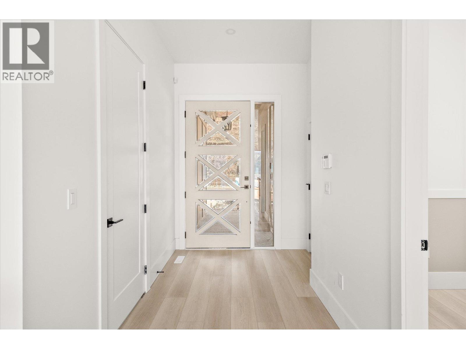 8916 Tavistock Road, Vernon, British Columbia  V1H 2L4 - Photo 3 - 10372407