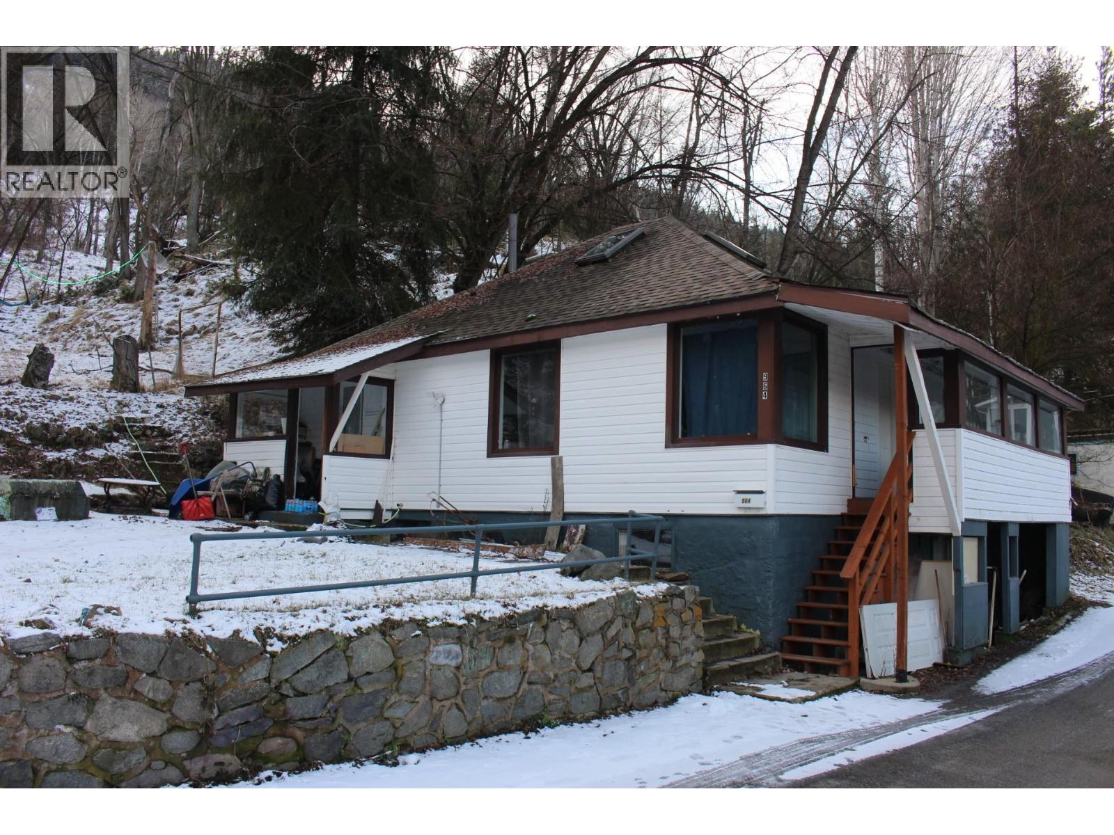 964 Mountain Street, Trail, British Columbia  V1R 3G5 - Photo 2 - 10372372