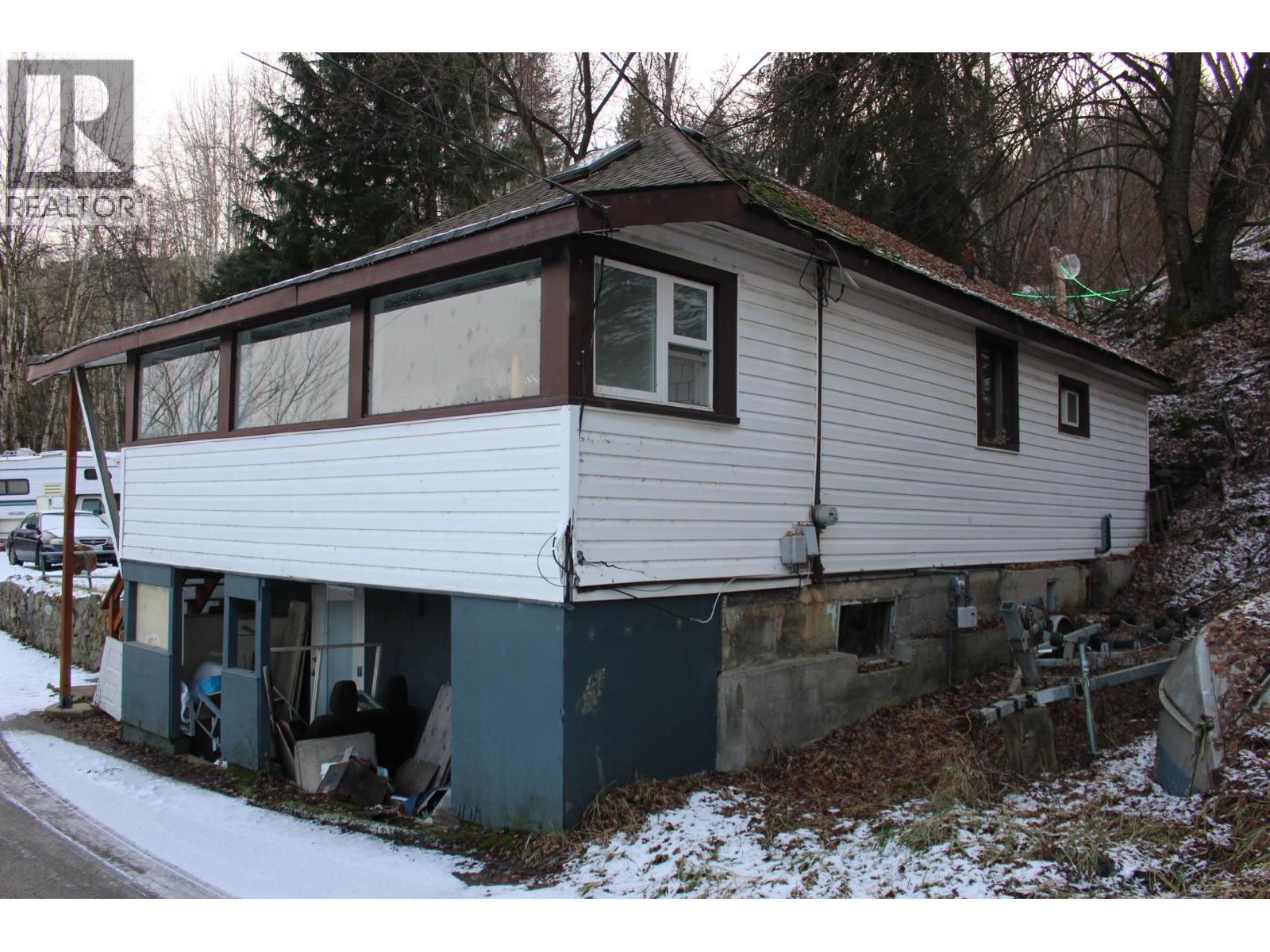 964 Mountain Street, Trail, British Columbia  V1R 3G5 - Photo 3 - 10372372