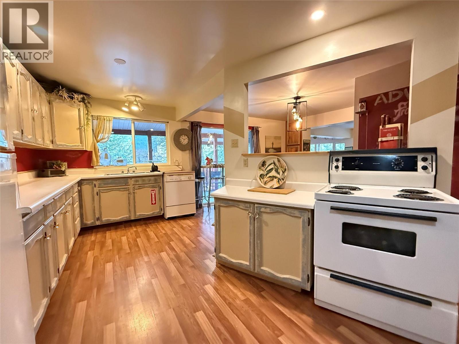 39 Wilkenson Road, Christina Lake, British Columbia  V0H 1E2 - Photo 14 - 10372442