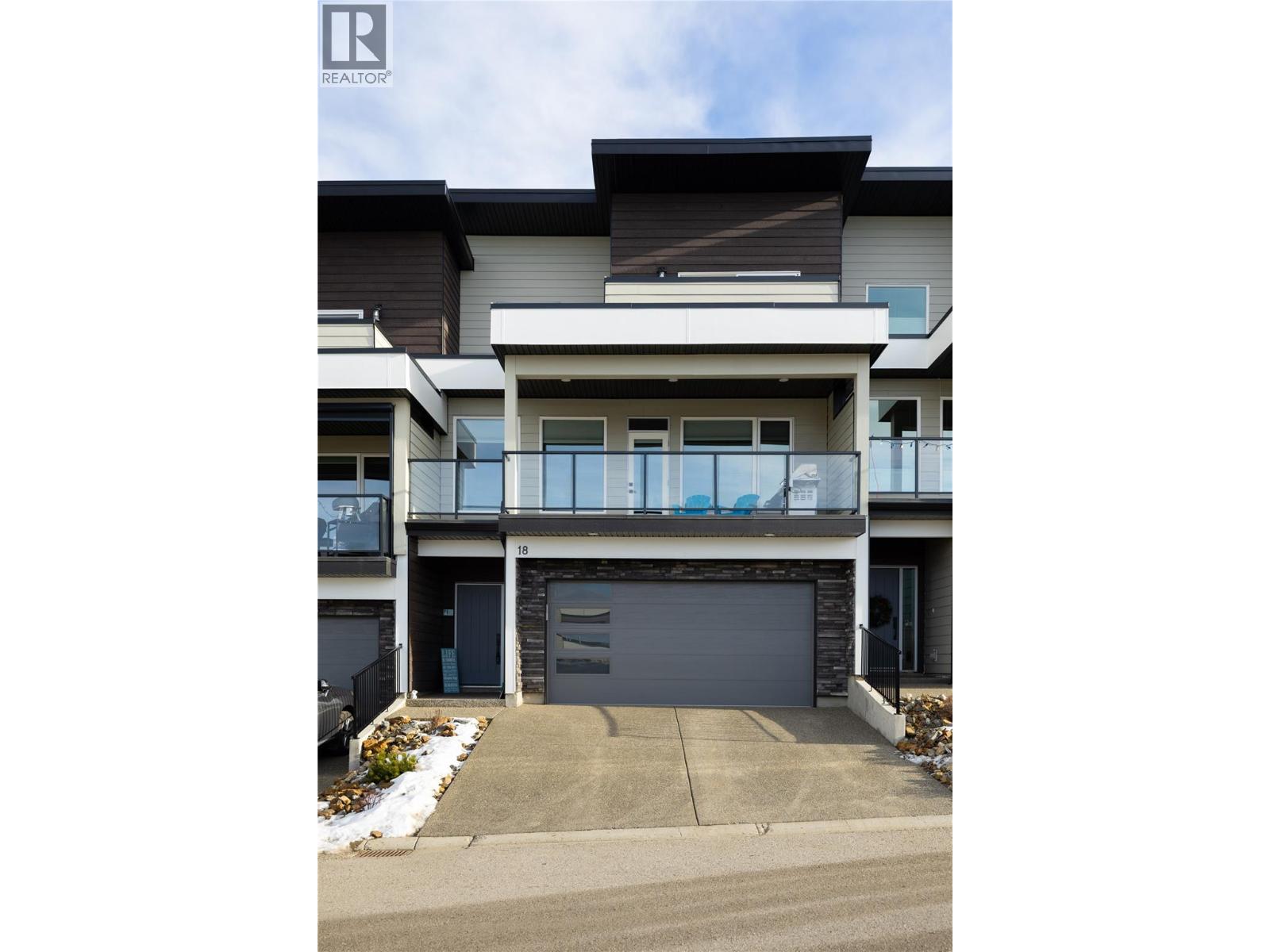 1000 Mt. Robson Place Unit# 18, Vernon, British Columbia  V1B 4G2 - Photo 2 - 10372464