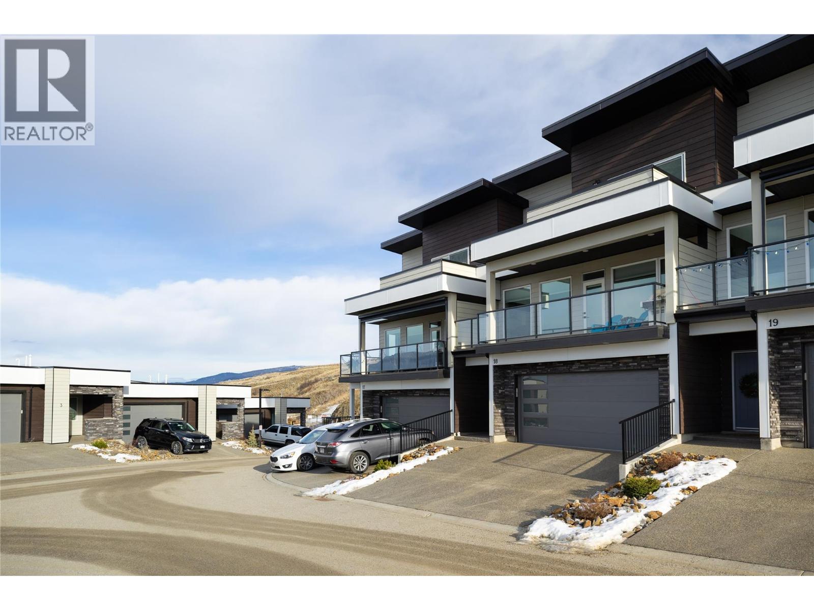 1000 Mt. Robson Place Unit# 18, Vernon, British Columbia  V1B 4G2 - Photo 4 - 10372464