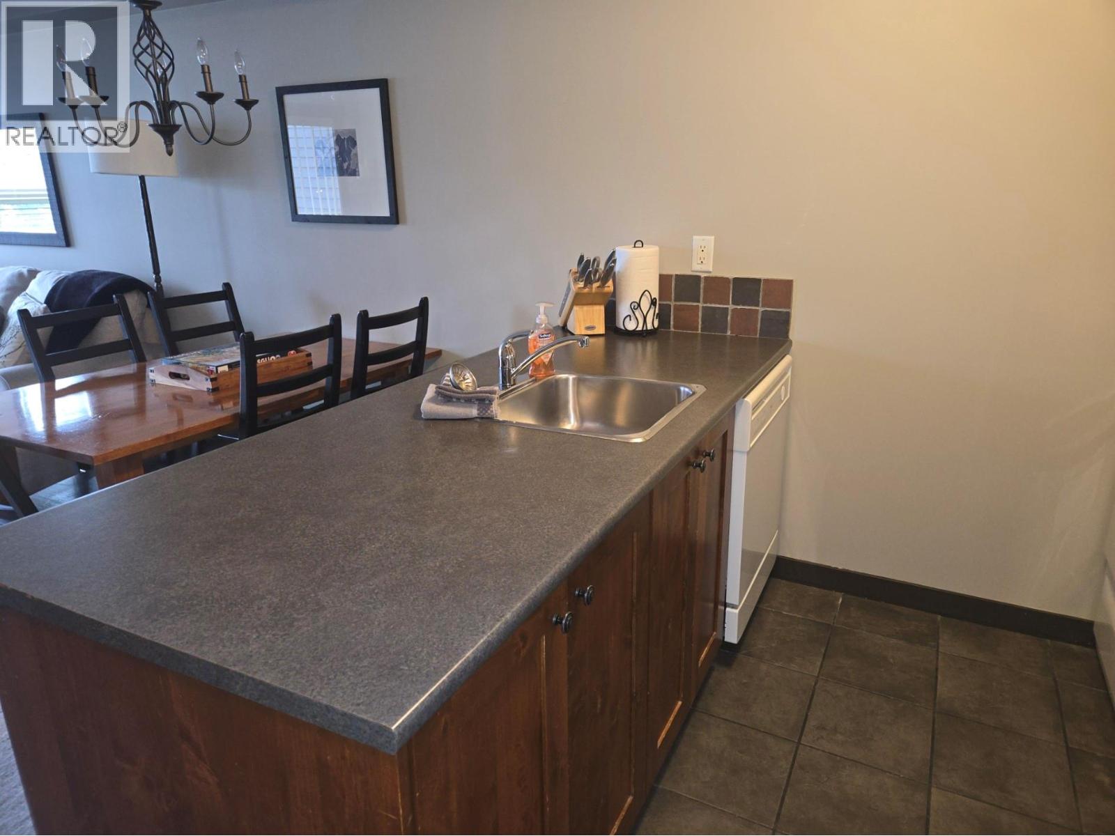 2070 Summit Drive Unit# 303, Panorama, British Columbia  V0A 1T0 - Photo 1 - 10372368