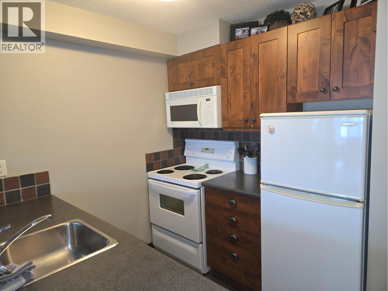 2070 Summit Drive Unit# 303, Panorama, British Columbia  V0A 1T0 - Photo 2 - 10372368