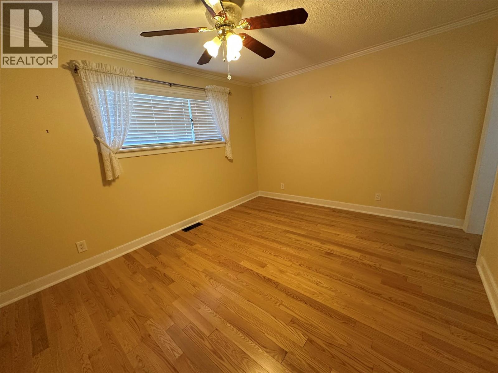 725 3rd Street, Montrose, British Columbia  V0G 1P0 - Photo 11 - 10372422