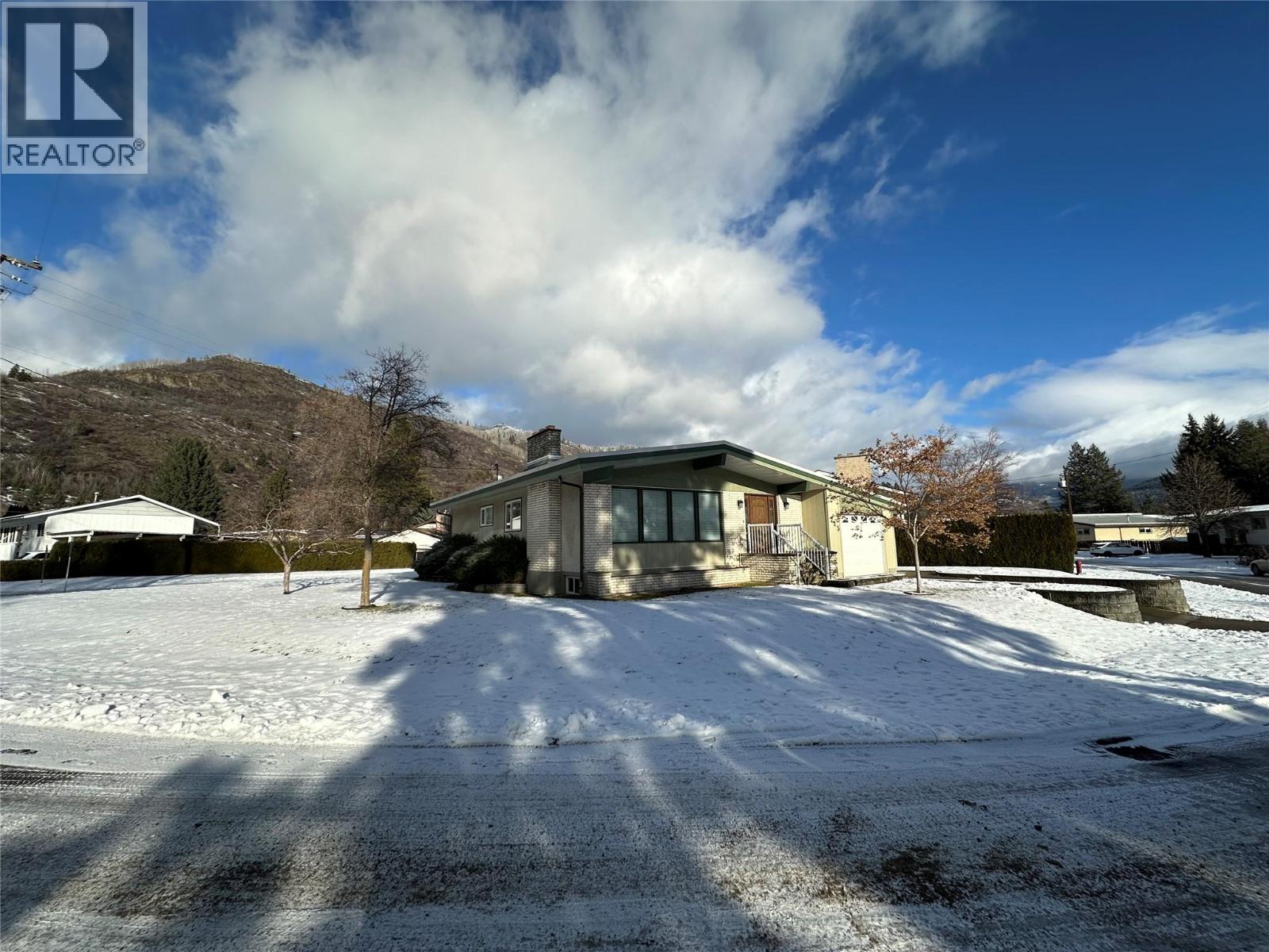 725 3rd Street, Montrose, British Columbia  V0G 1P0 - Photo 30 - 10372422