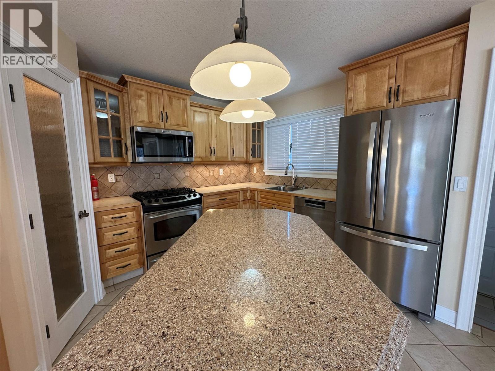 725 3rd Street, Montrose, British Columbia  V0G 1P0 - Photo 8 - 10372422