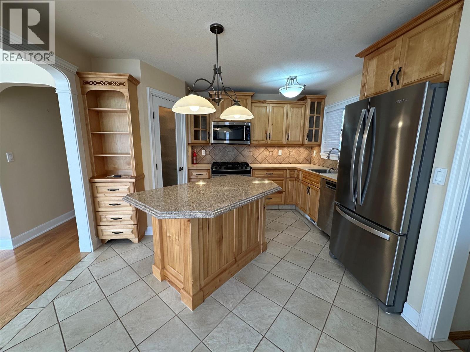 725 3rd Street, Montrose, British Columbia  V0G 1P0 - Photo 9 - 10372422