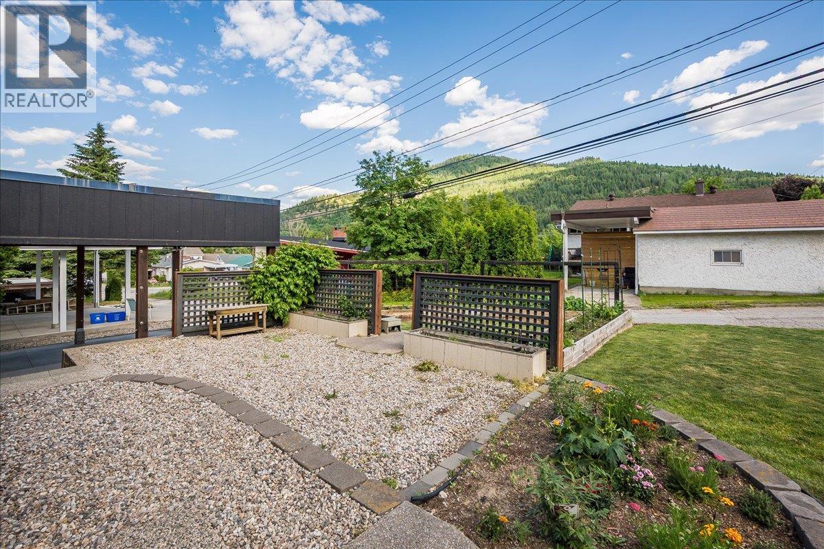 407 Willow Drive, Warfield, British Columbia  V1R 2M9 - Photo 15 - 10372356