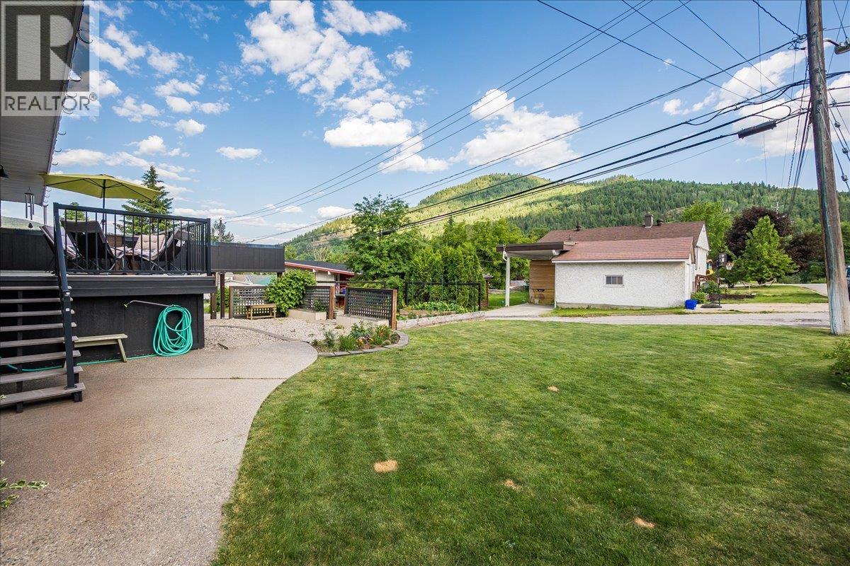 407 Willow Drive, Warfield, British Columbia  V1R 2M9 - Photo 16 - 10372356