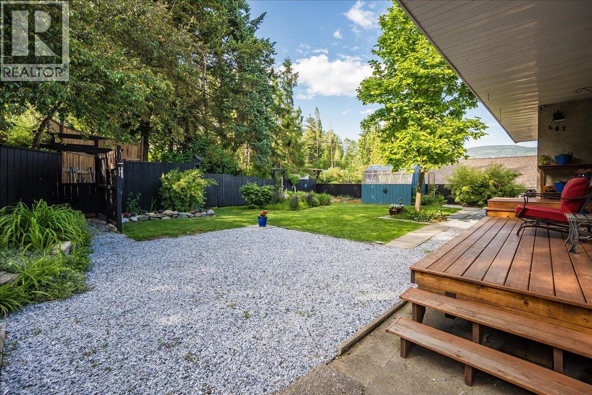 407 Willow Drive, Warfield, British Columbia  V1R 2M9 - Photo 5 - 10372356