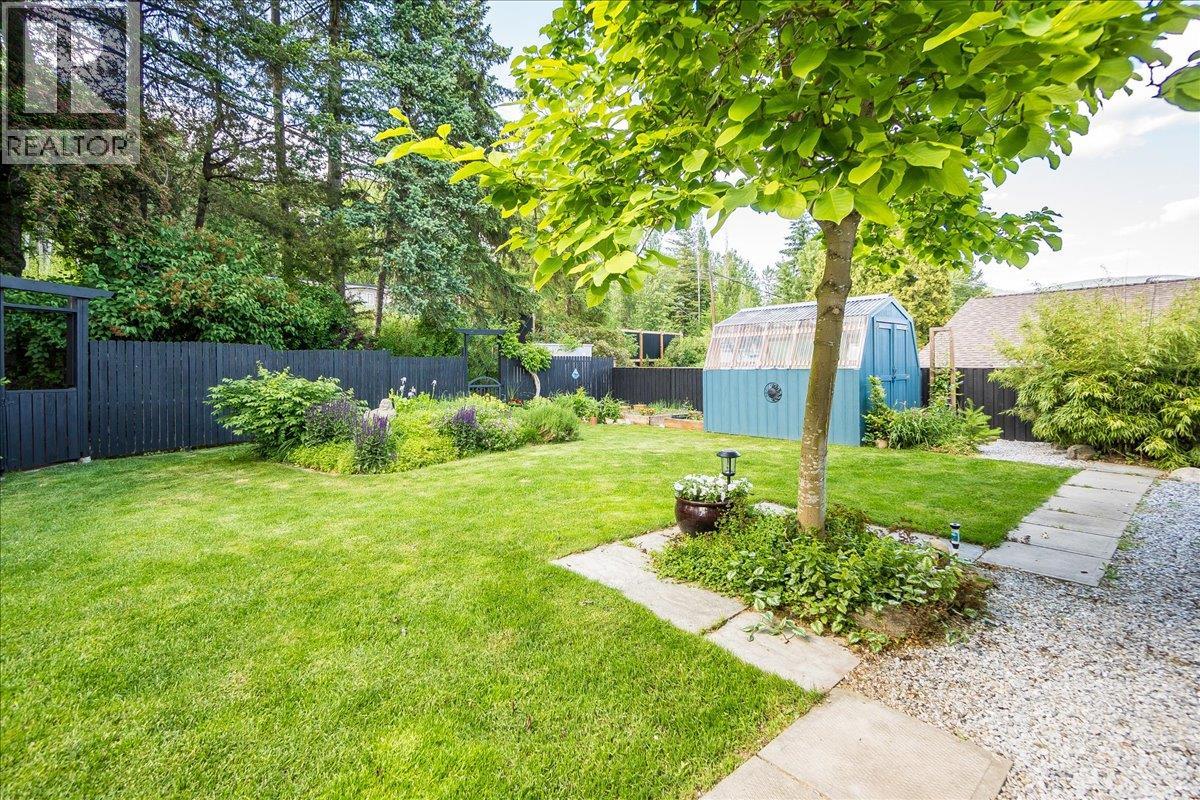 407 Willow Drive, Warfield, British Columbia  V1R 2M9 - Photo 6 - 10372356
