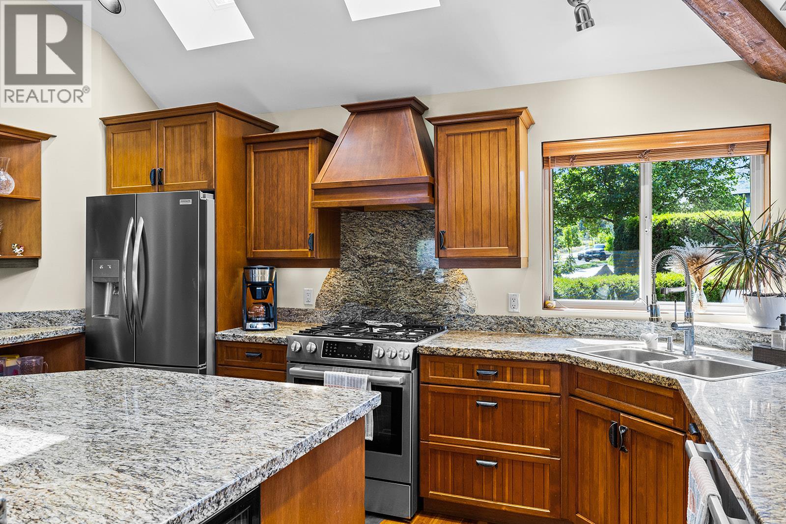 1682 Larkridge Court, Kelowna, British Columbia  V1W 4N5 - Photo 10 - 10372343