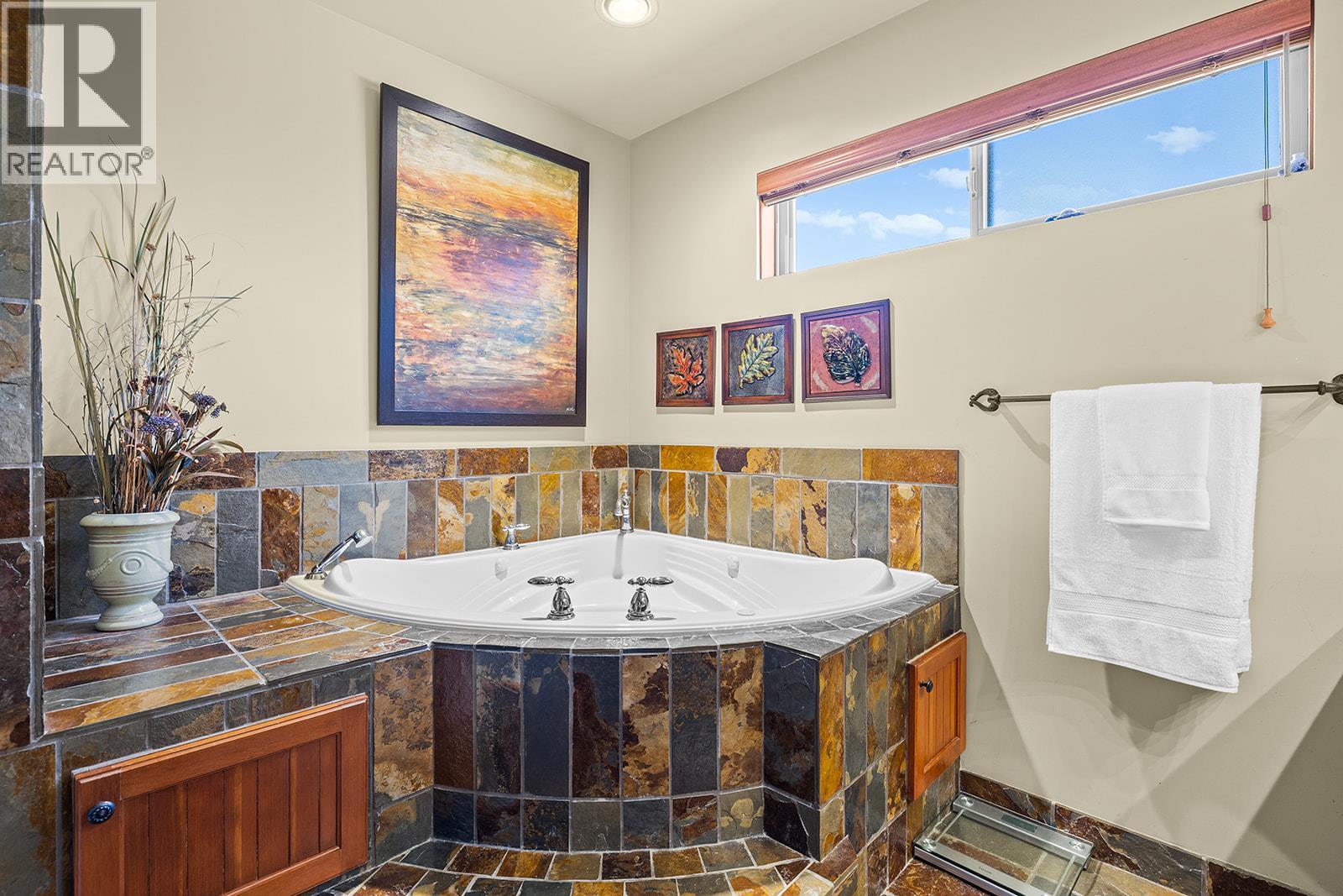 1682 Larkridge Court, Kelowna, British Columbia  V1W 4N5 - Photo 17 - 10372343