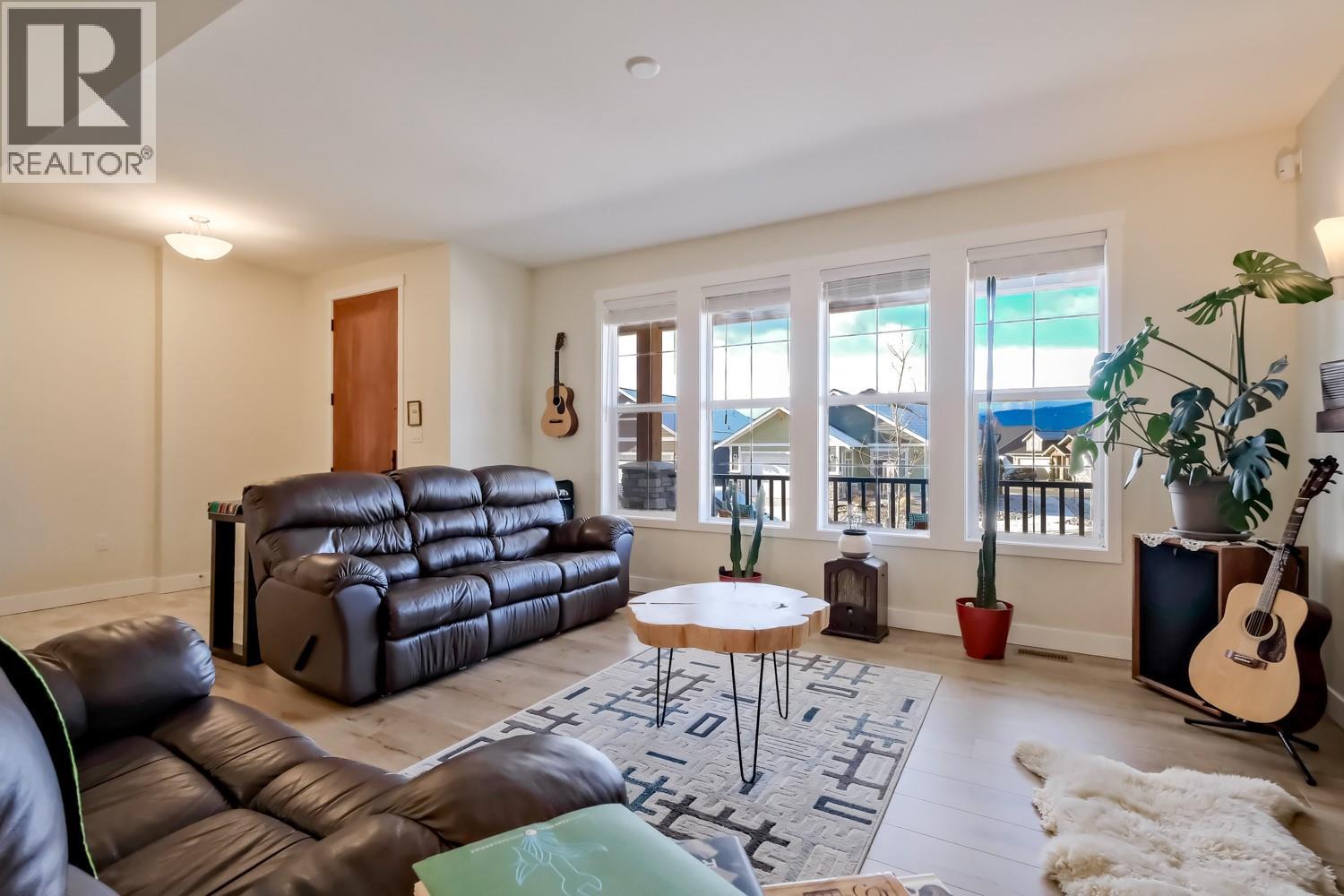 926 Holden Road, Penticton, British Columbia  V2A 9G6 - Photo 3 - 10372517