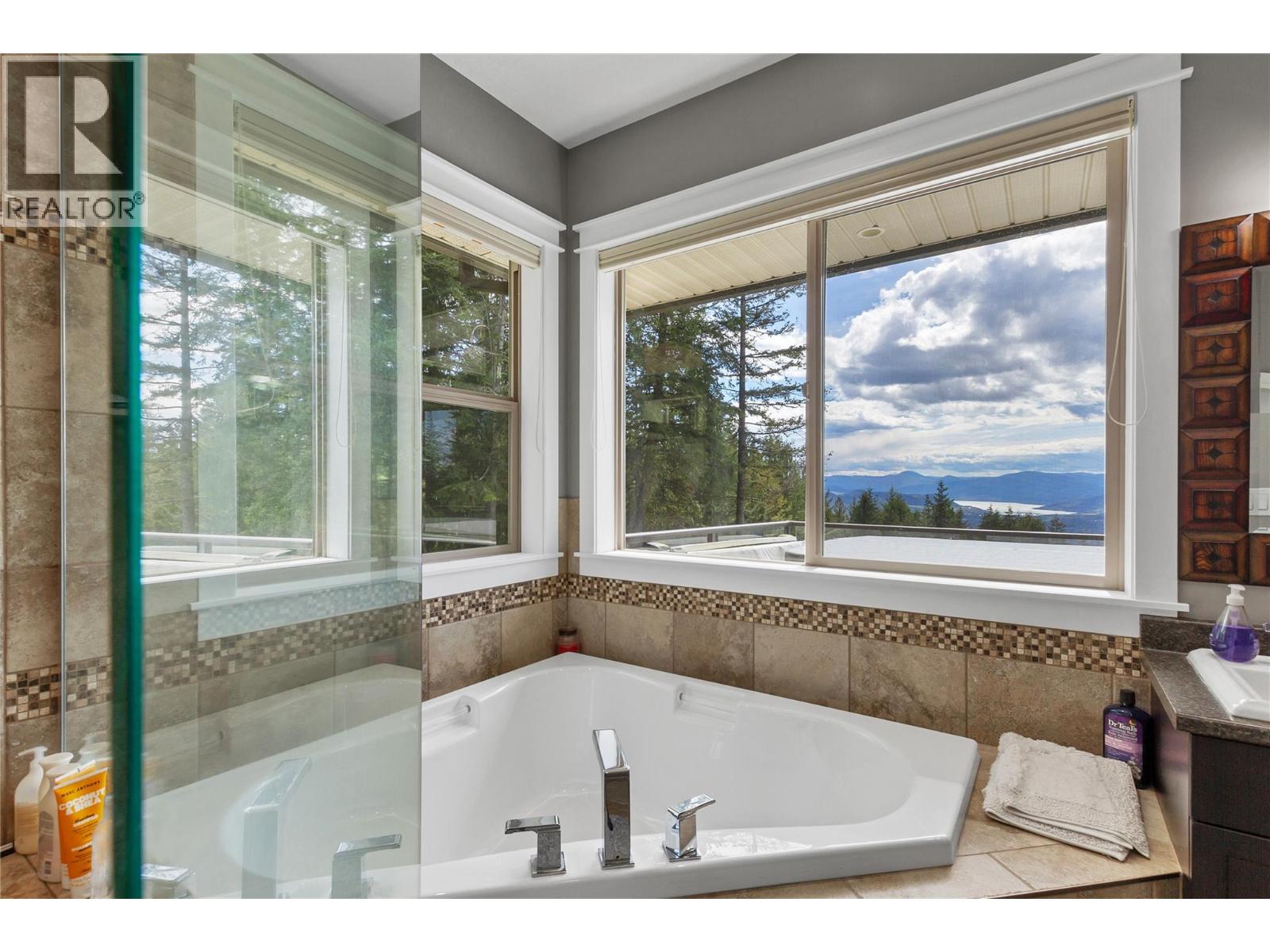 6032 Lynx Drive, Vernon, British Columbia  V1B 3J5 - Photo 25 - 10372524