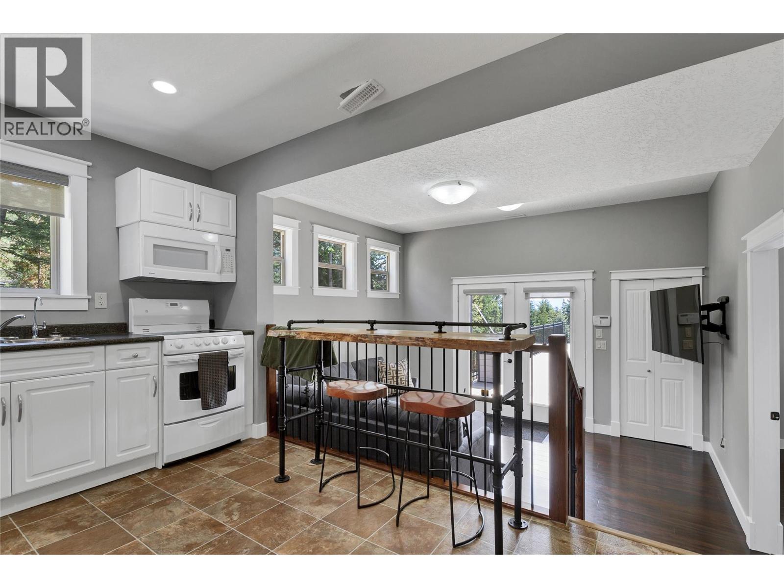 6032 Lynx Drive, Vernon, British Columbia  V1B 3J5 - Photo 38 - 10372524