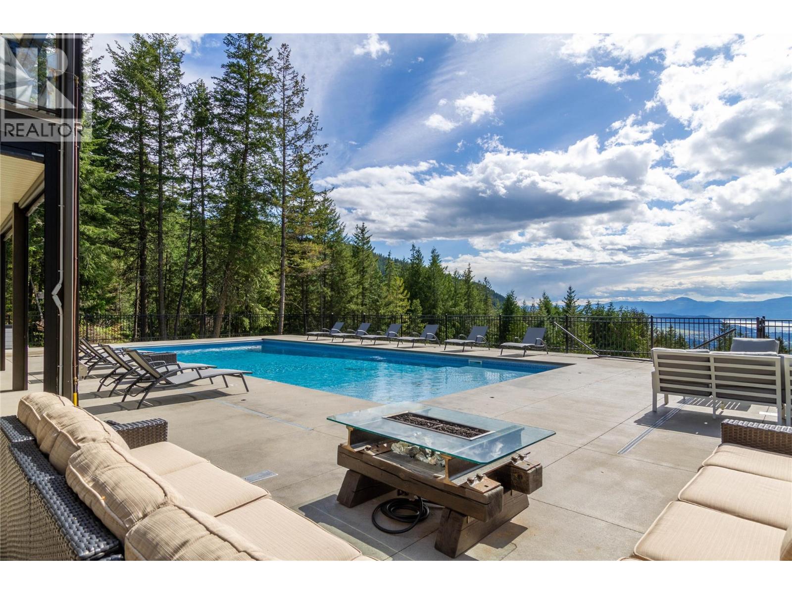 6032 Lynx Drive, Vernon, British Columbia  V1B 3J5 - Photo 4 - 10372524