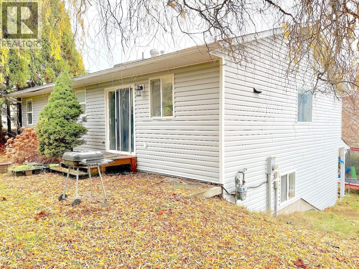 3703 9th Avenue, Castlegar, British Columbia  V1N 3T3 - Photo 2 - 10372538