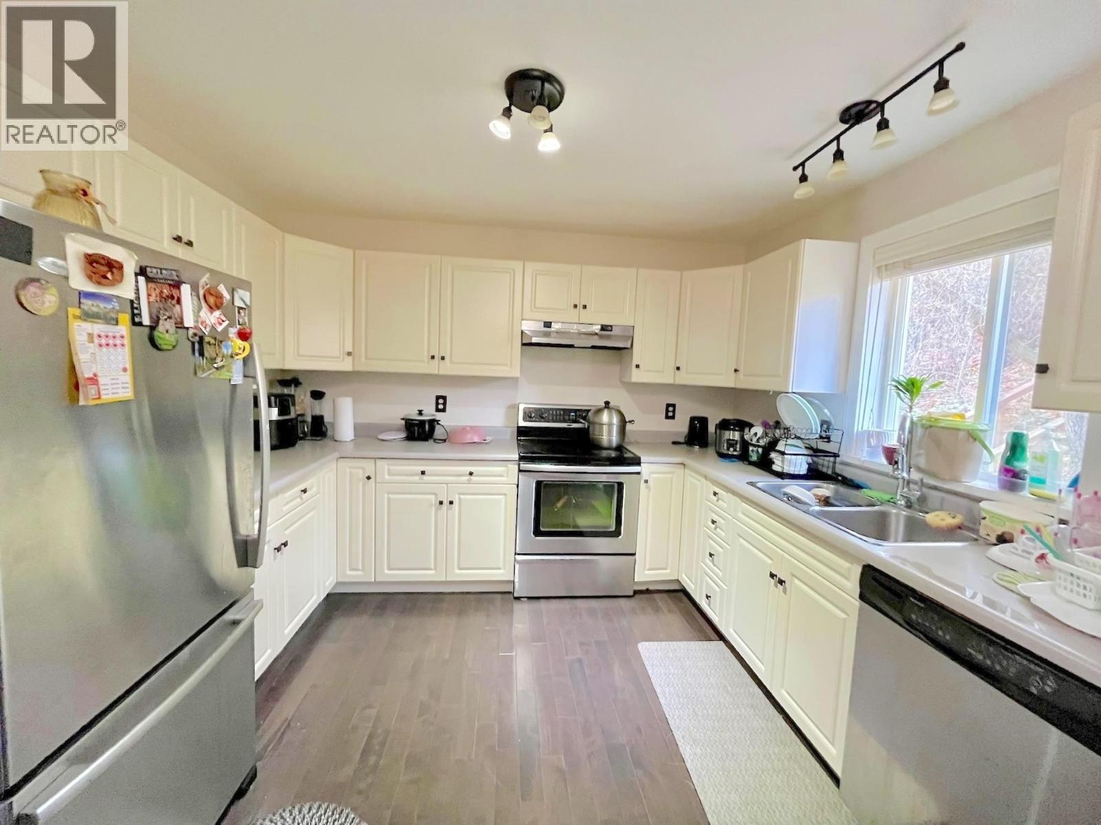 3703 9th Avenue, Castlegar, British Columbia  V1N 3T3 - Photo 7 - 10372538