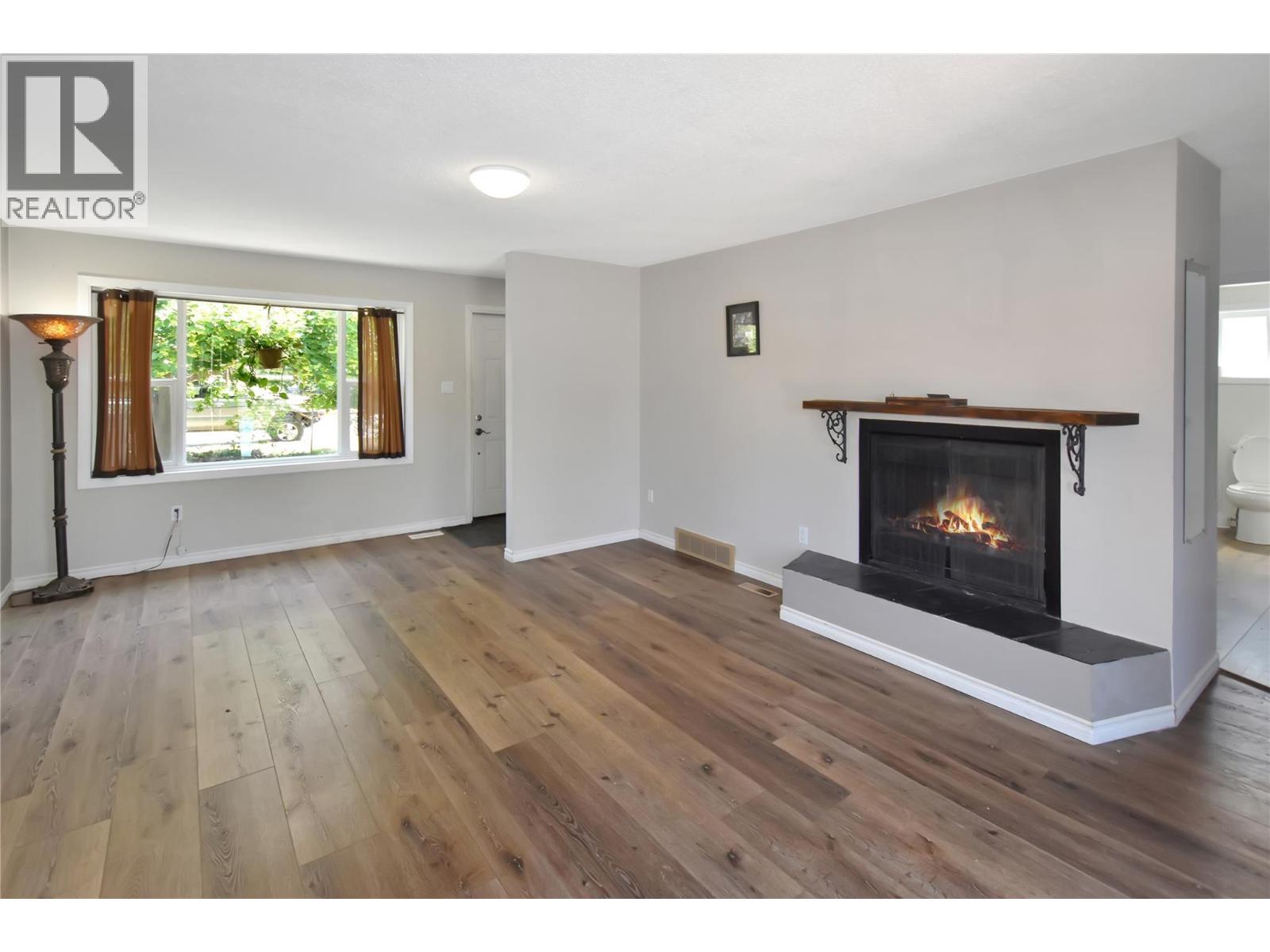 19 Wattsville Road, Cranbrook, British Columbia  V1C 2A1 - Photo 4 - 10372487