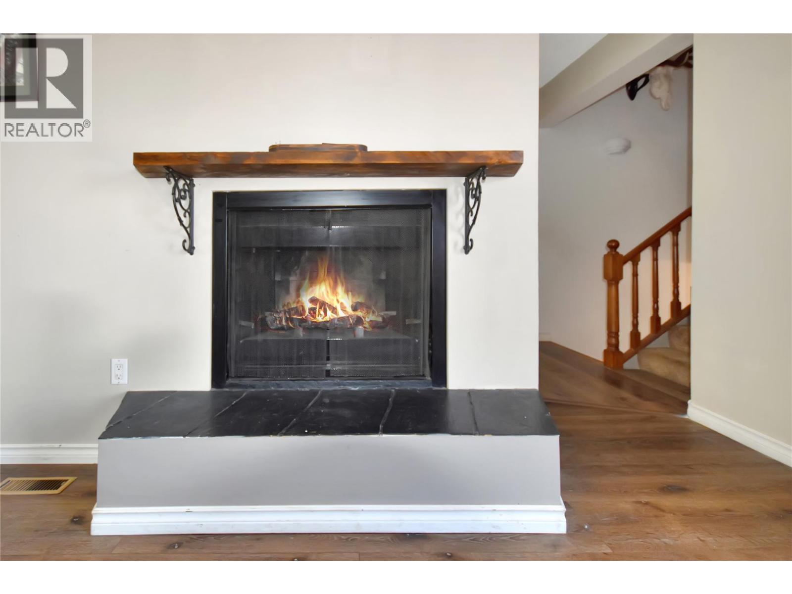 19 Wattsville Road, Cranbrook, British Columbia  V1C 2A1 - Photo 5 - 10372487