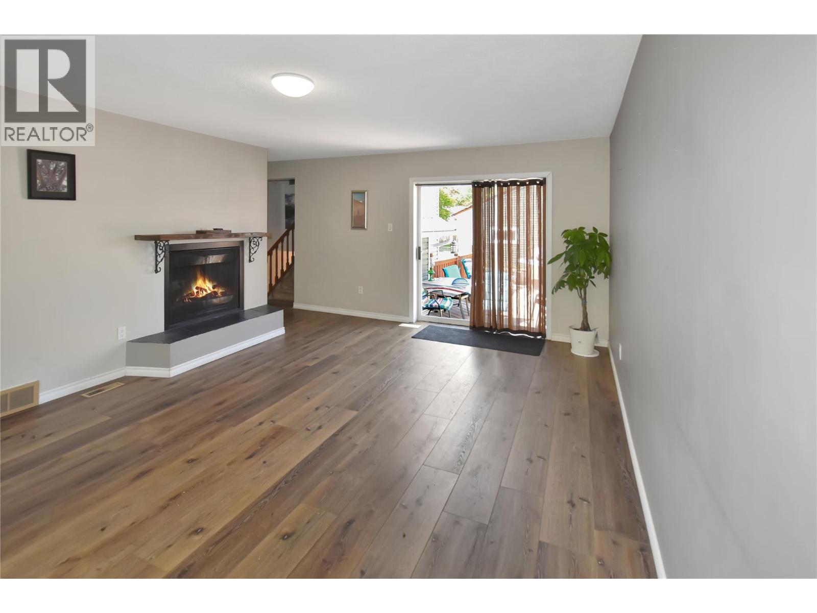 19 Wattsville Road, Cranbrook, British Columbia  V1C 2A1 - Photo 6 - 10372487