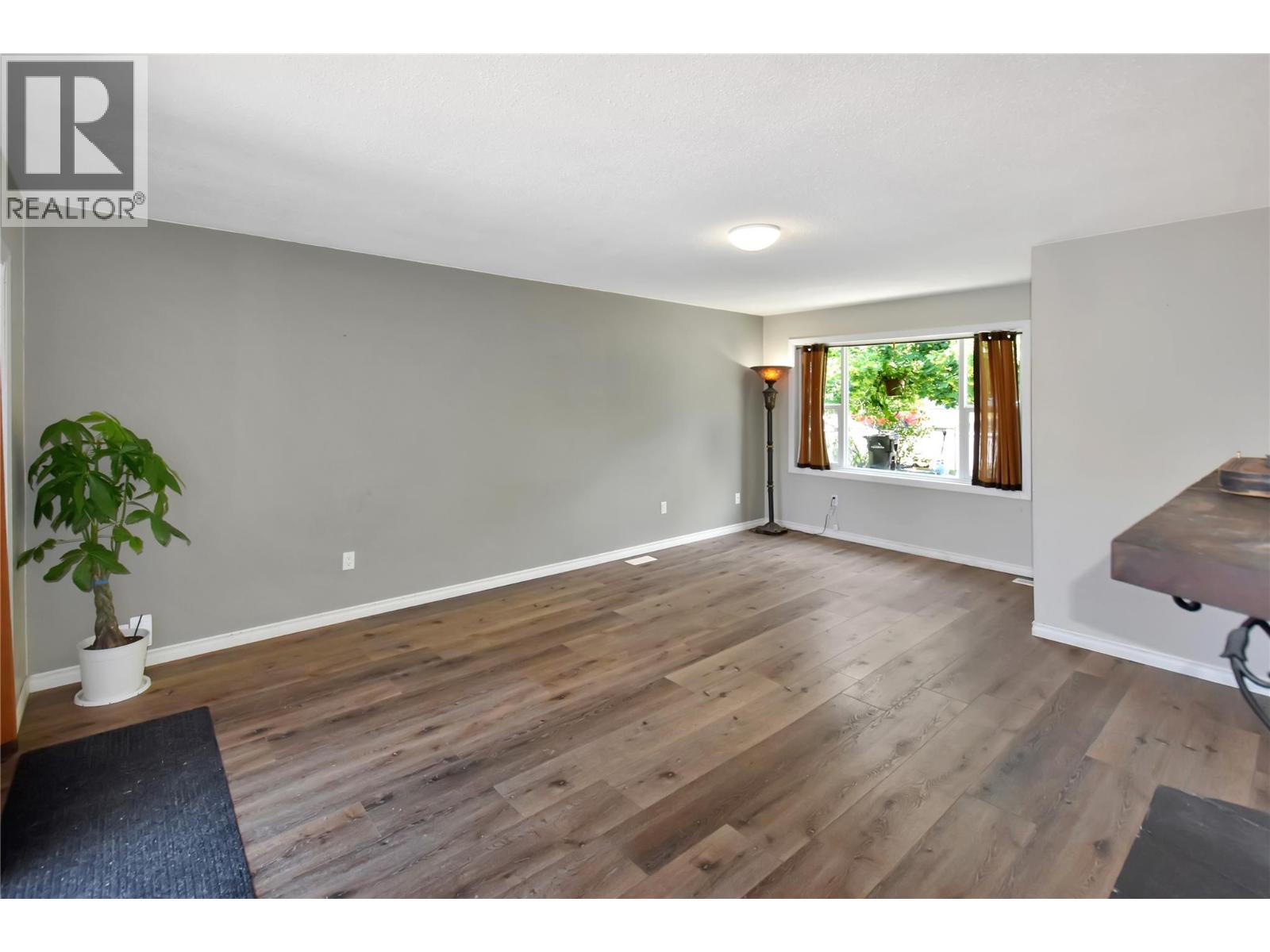 19 Wattsville Road, Cranbrook, British Columbia  V1C 2A1 - Photo 7 - 10372487