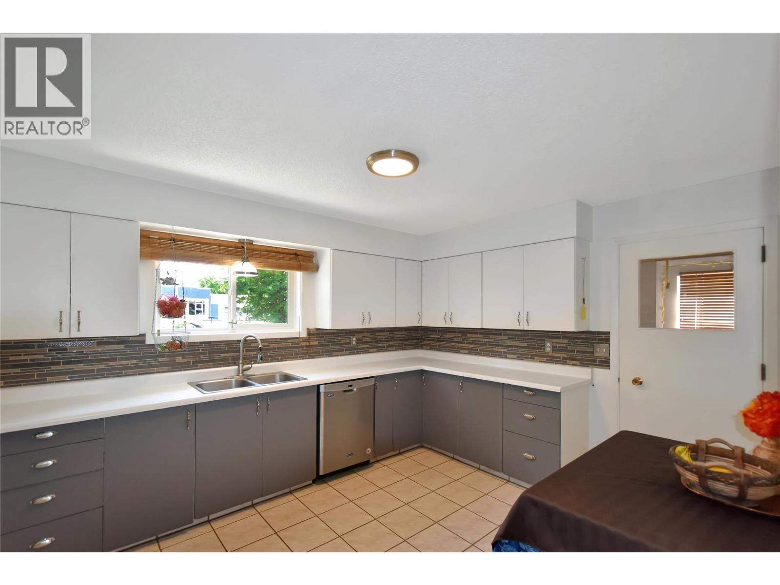 19 Wattsville Road, Cranbrook, British Columbia  V1C 2A1 - Photo 9 - 10372487