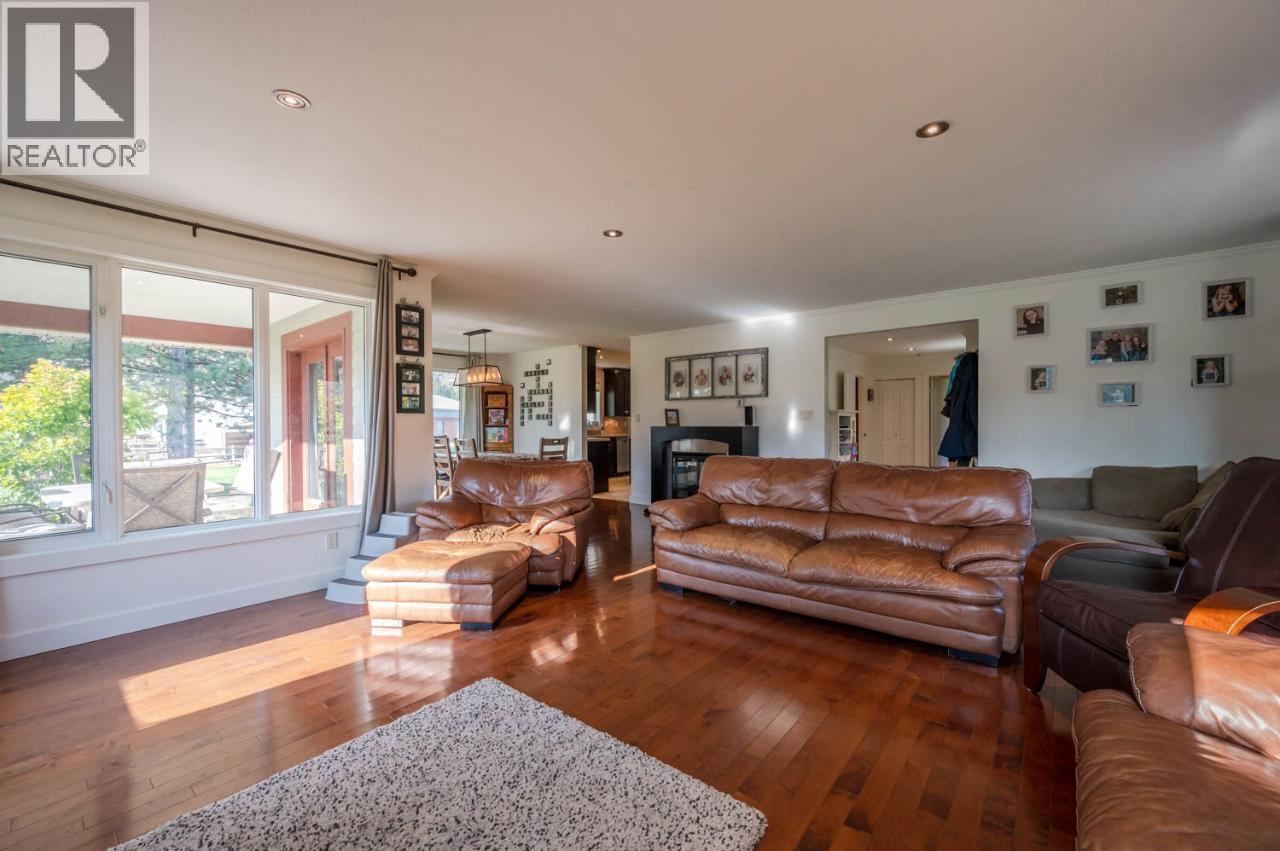 300 Jones Way Road, Oliver, British Columbia  V0H 1T5 - Photo 11 - 10372498