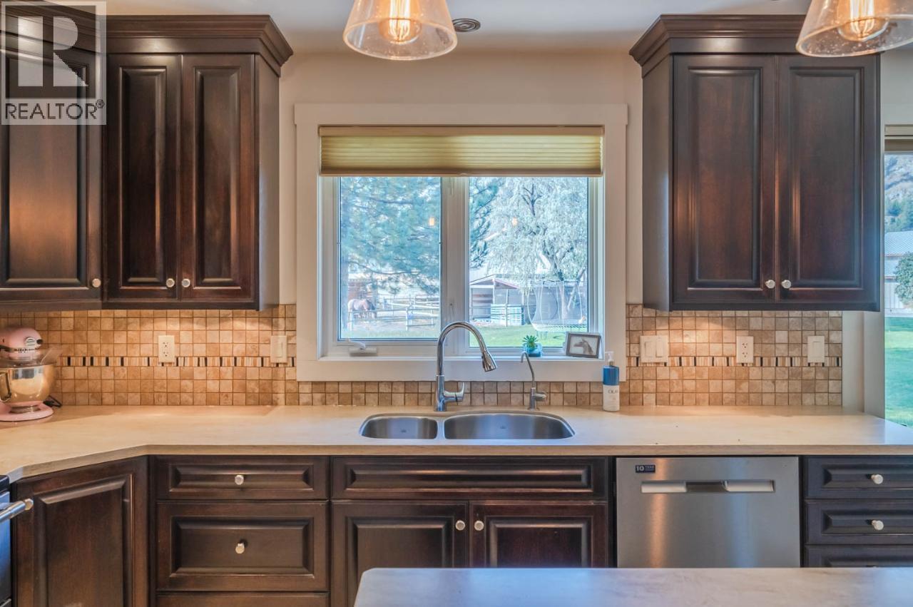 300 Jones Way Road, Oliver, British Columbia  V0H 1T5 - Photo 7 - 10372498