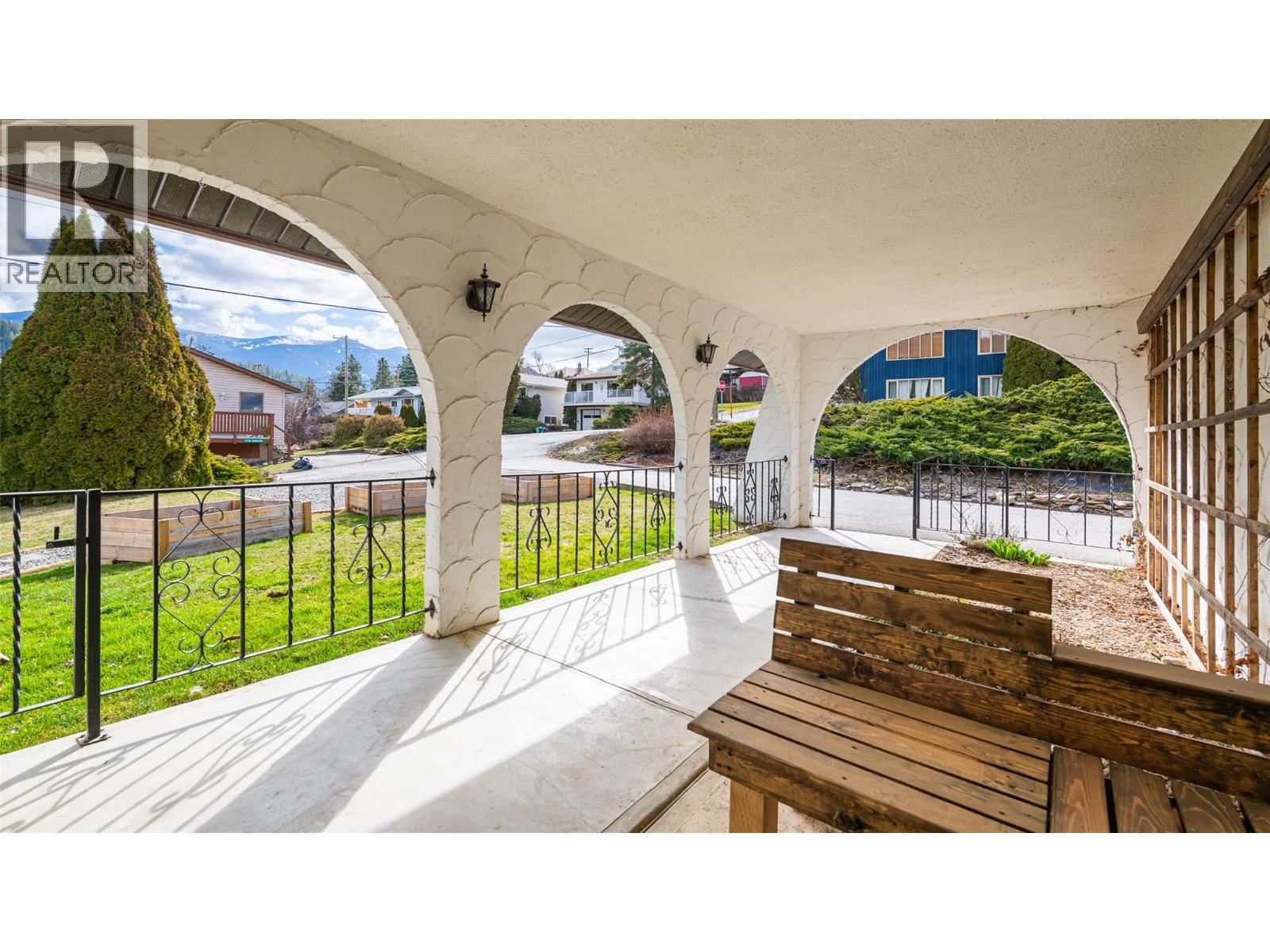 703 11TH Avenue N, creston, British Columbia
