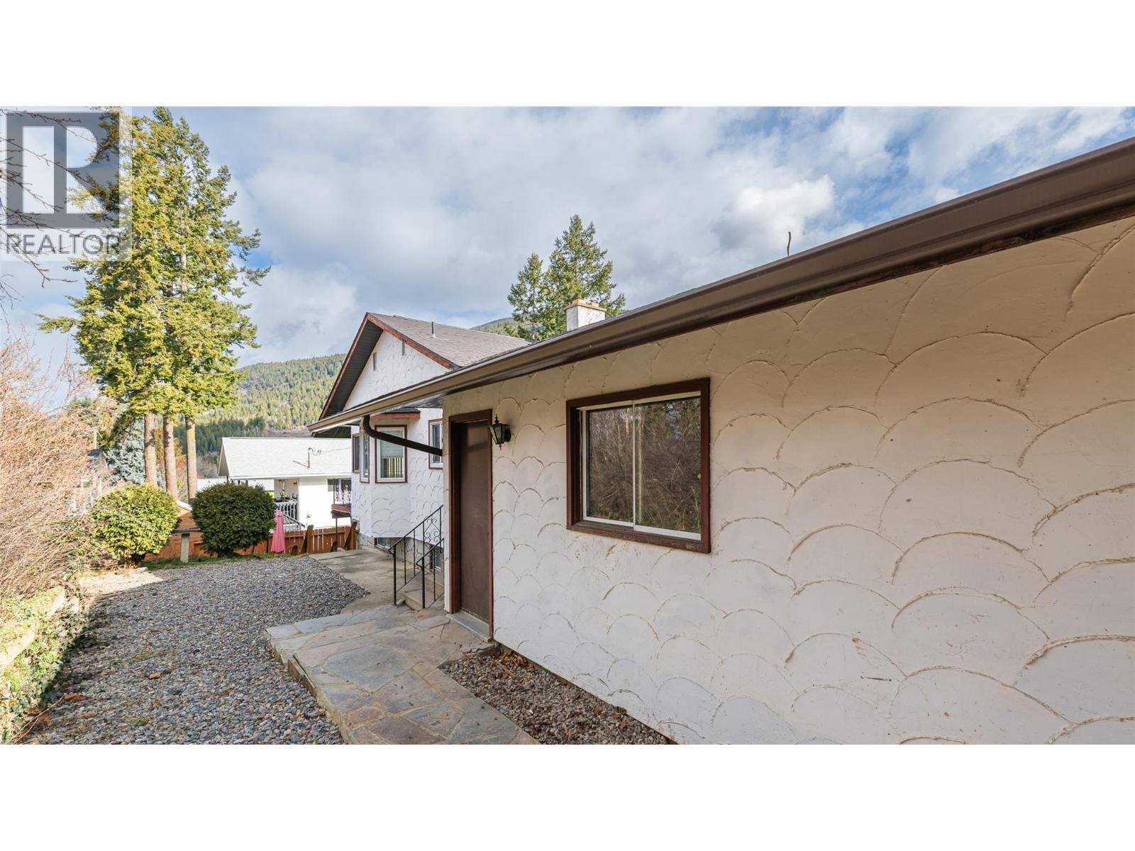 703 11th Avenue N, Creston, British Columbia  V0B 1G4 - Photo 38 - 10372190