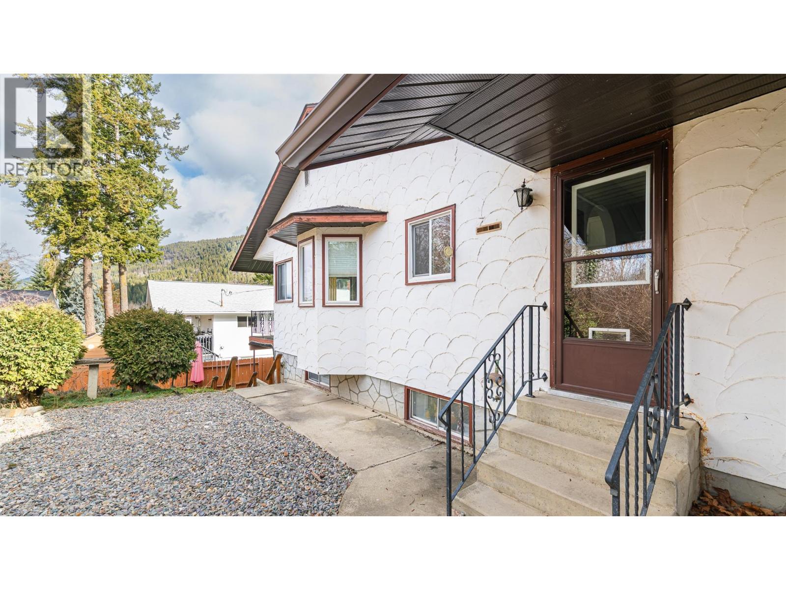 703 11th Avenue N, Creston, British Columbia  V0B 1G4 - Photo 39 - 10372190