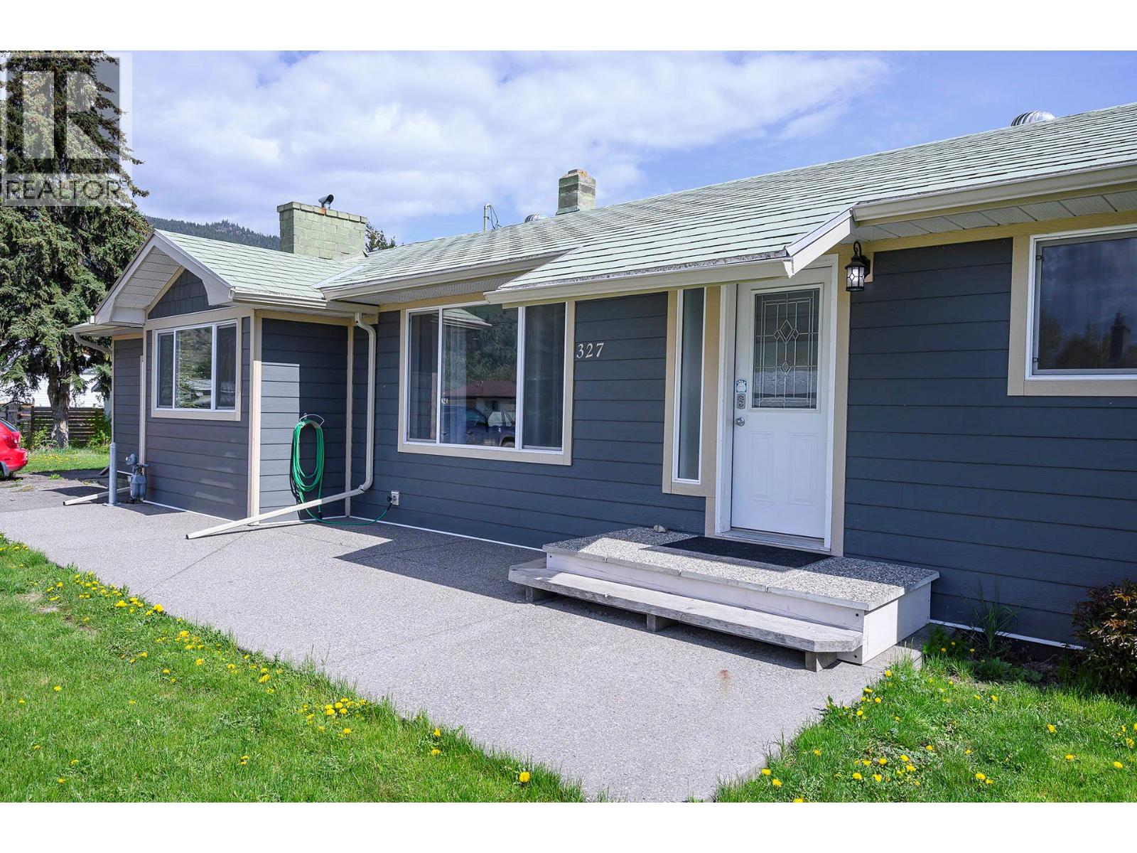 327 Pine Street, Chase, British Columbia  V0E 1M0 - Photo 2 - 10372491