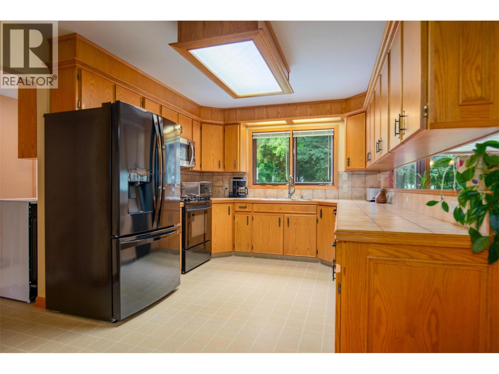 25 Wilson Road, Christina Lake, British Columbia  V0H 1E0 - Photo 13 - 10372571