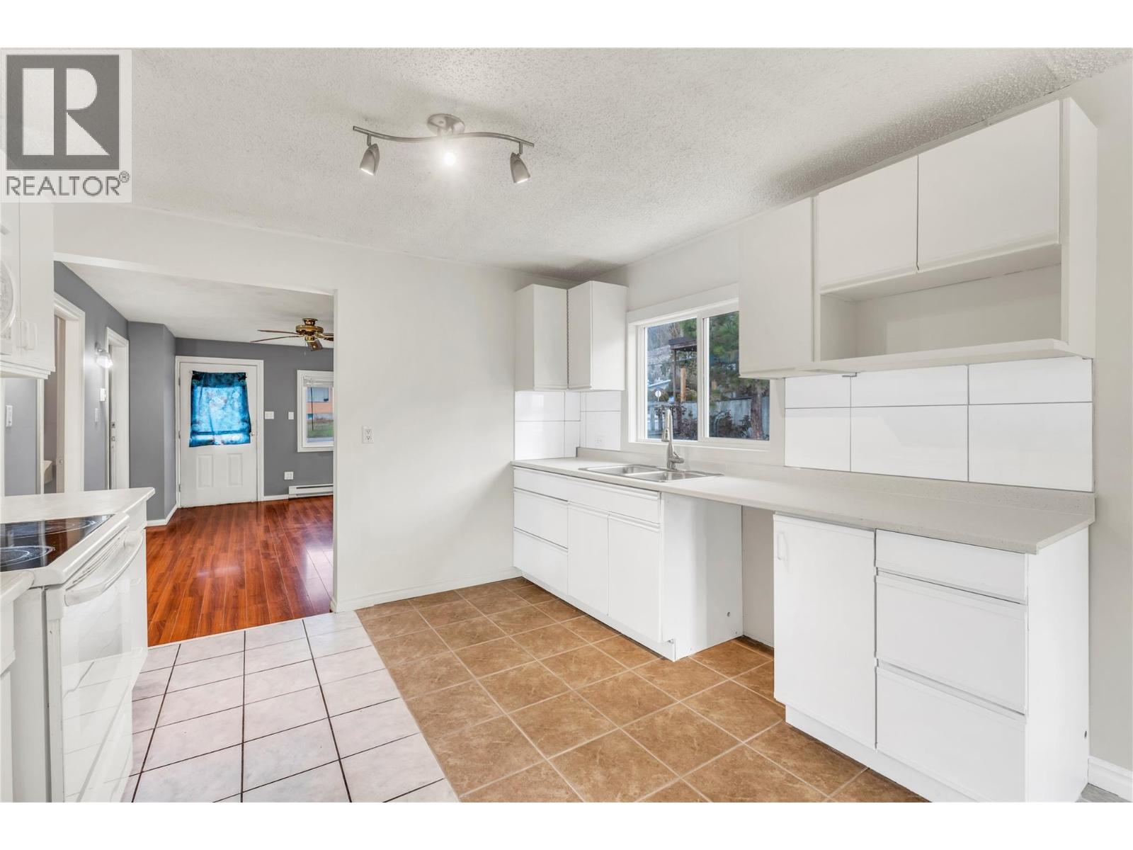 1190 Penticton Avenue, Penticton, British Columbia  V2A 2N2 - Photo 7 - 10372587