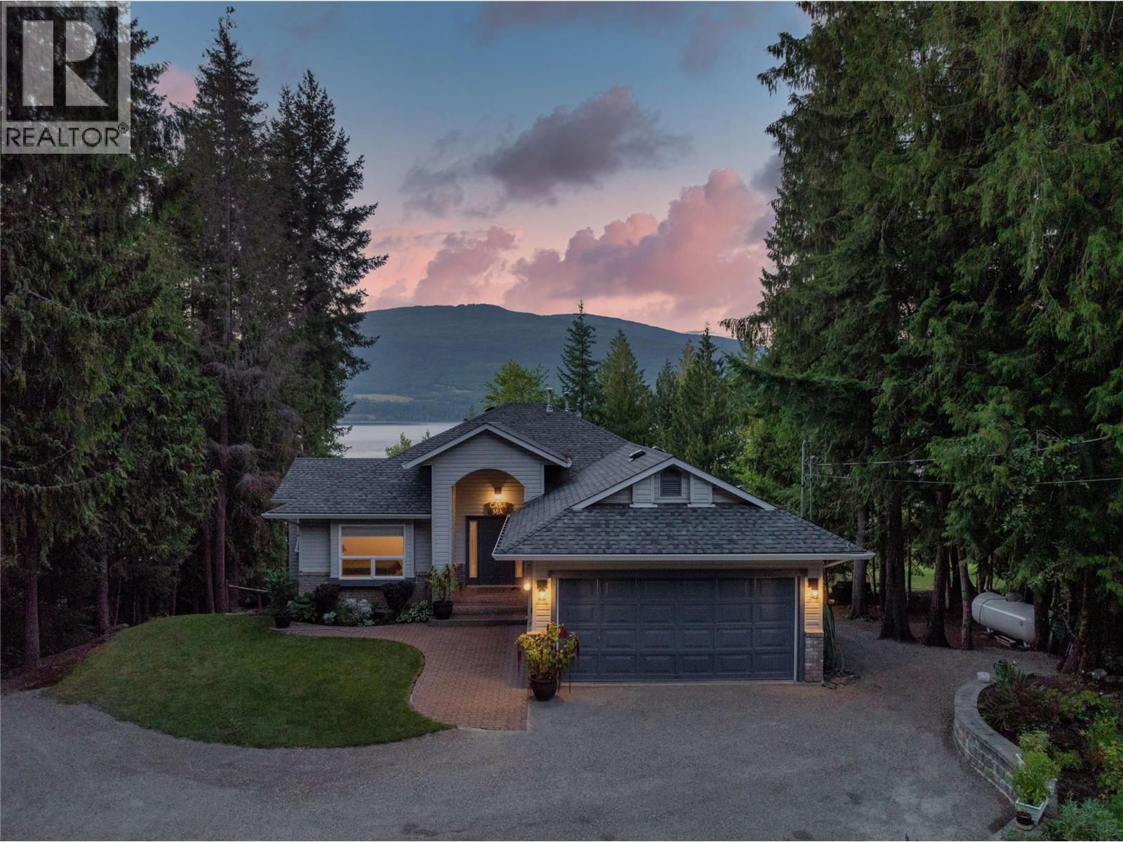 4283 Eagle Bay Road, Eagle Bay, British Columbia  V0E 1T0 - Photo 1 - 10372364