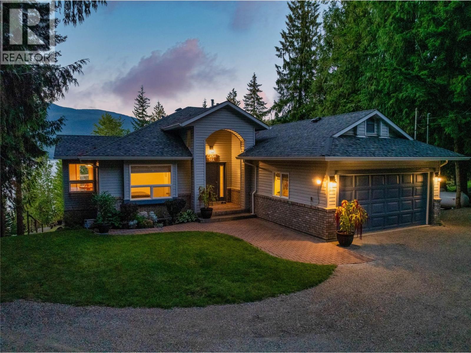 4283 Eagle Bay Road, Eagle Bay, British Columbia  V0E 1T0 - Photo 2 - 10372364