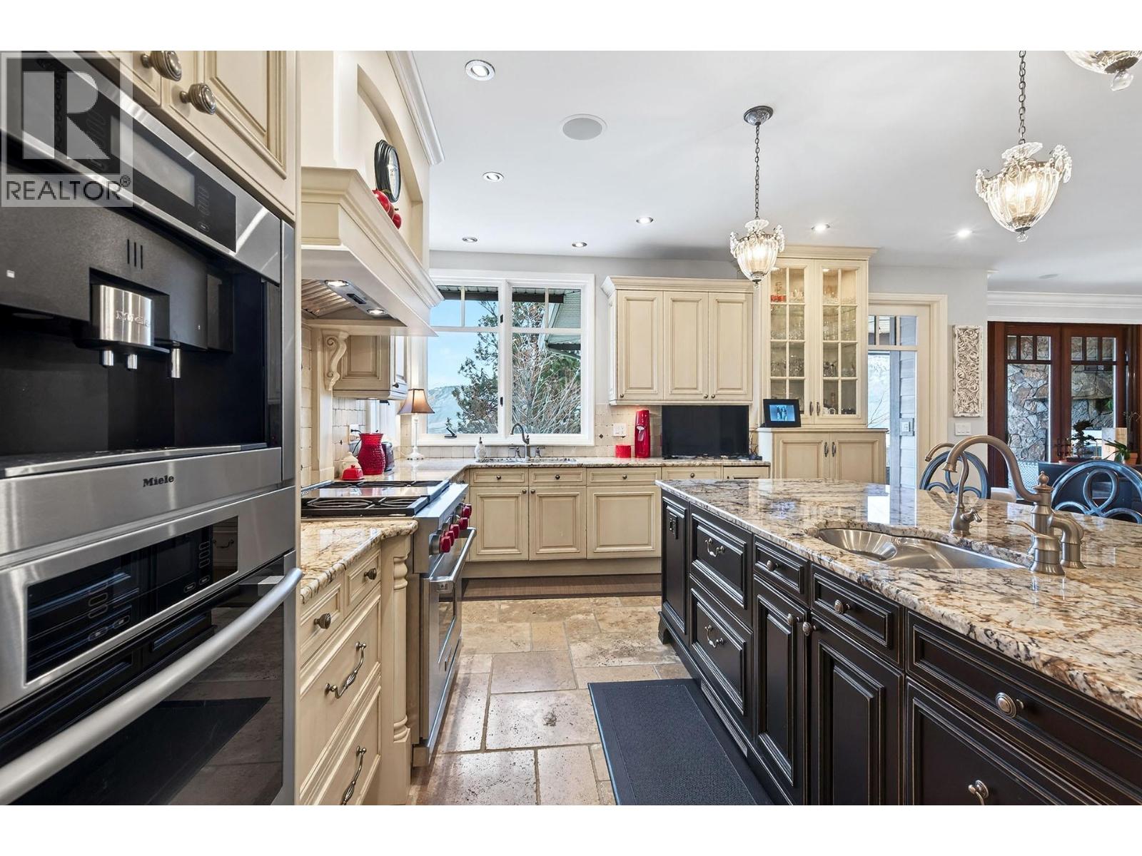 3080 Kicking Horse Drive, Kamloops, British Columbia  V2E 2T6 - Photo 10 - 10372299