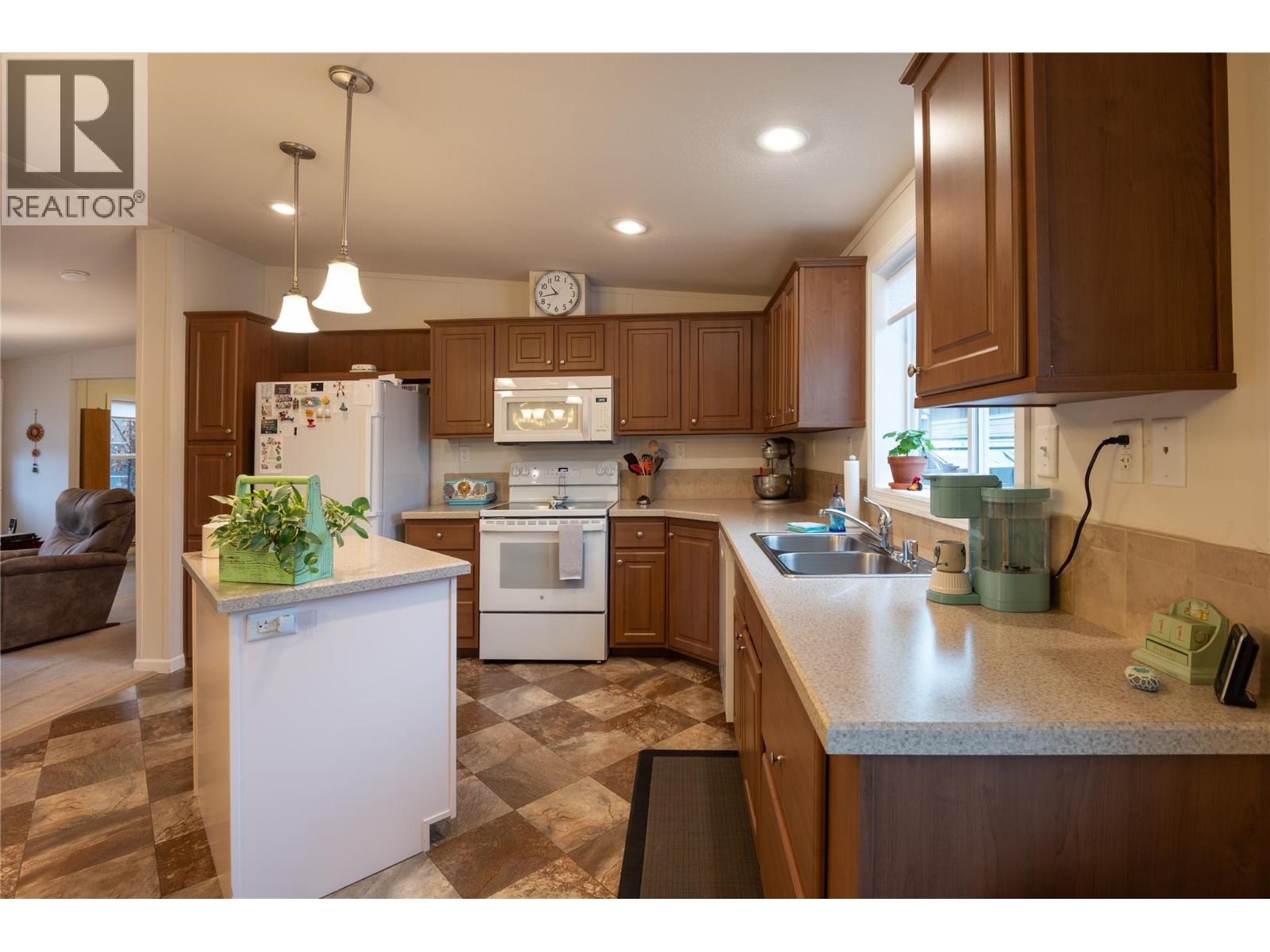 4811 10a Avenue Ne Unit# 24, Salmon Arm, British Columbia  V1E 1C5 - Photo 5 - 10372510
