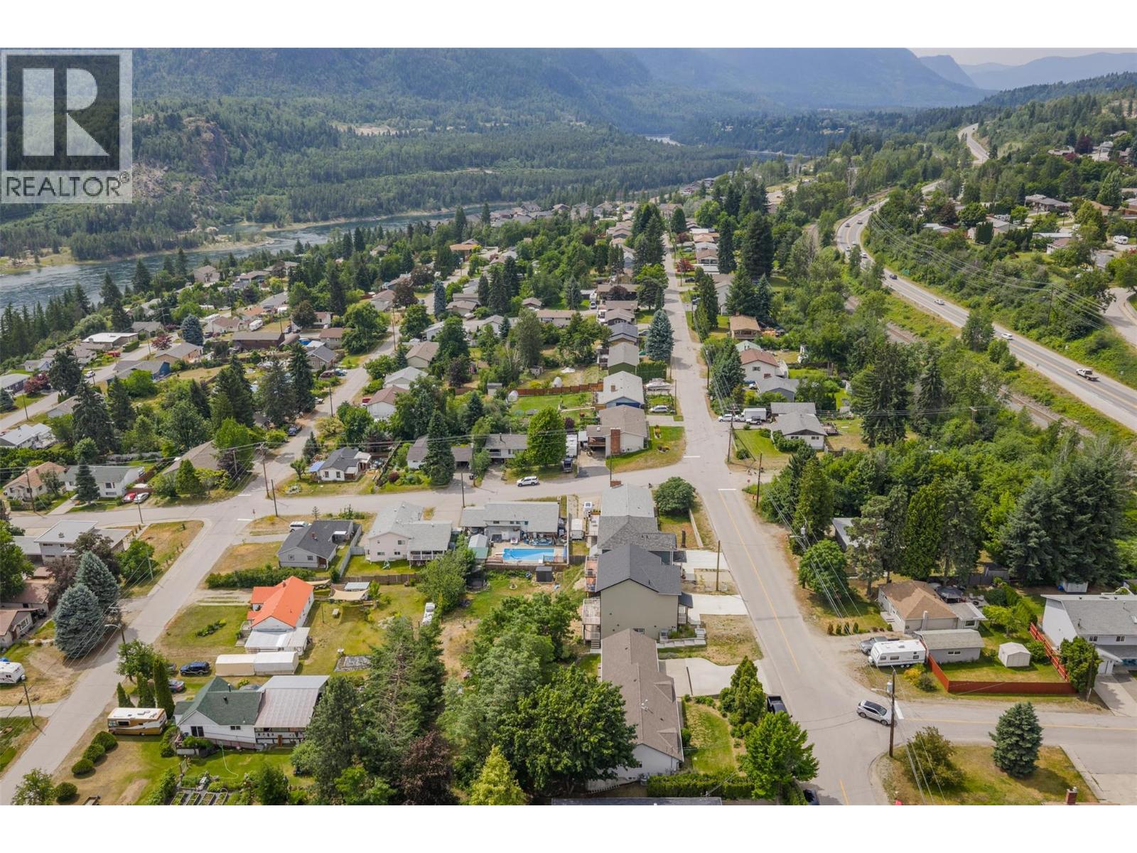 3209 5th Avenue, Castlegar, British Columbia  V1N 2V6 - Photo 12 - 10372708