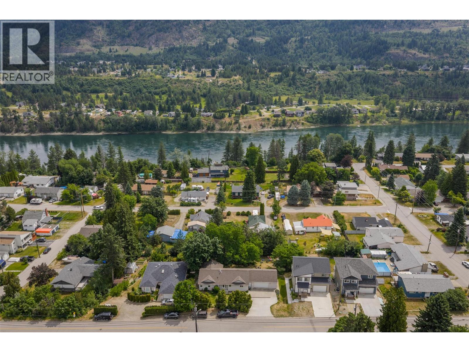 3209 5th Avenue, Castlegar, British Columbia  V1N 2V6 - Photo 14 - 10372708