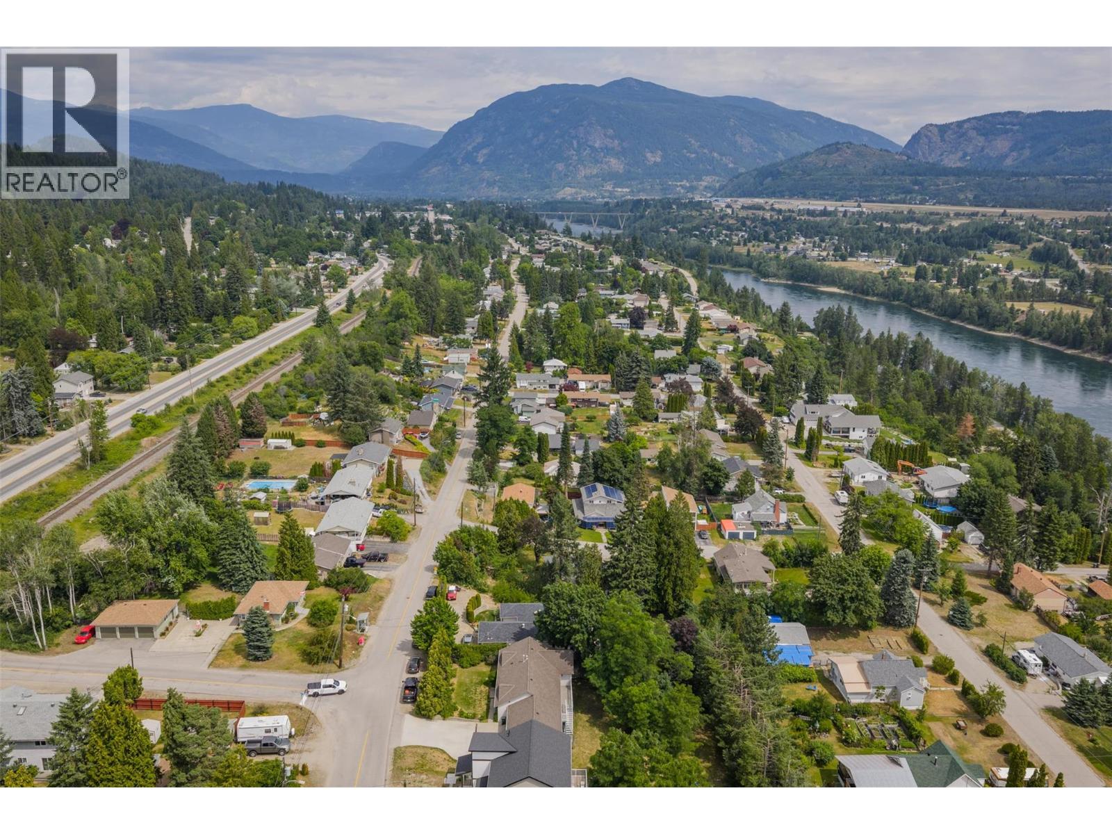 3209 5th Avenue, Castlegar, British Columbia  V1N 2V6 - Photo 16 - 10372708