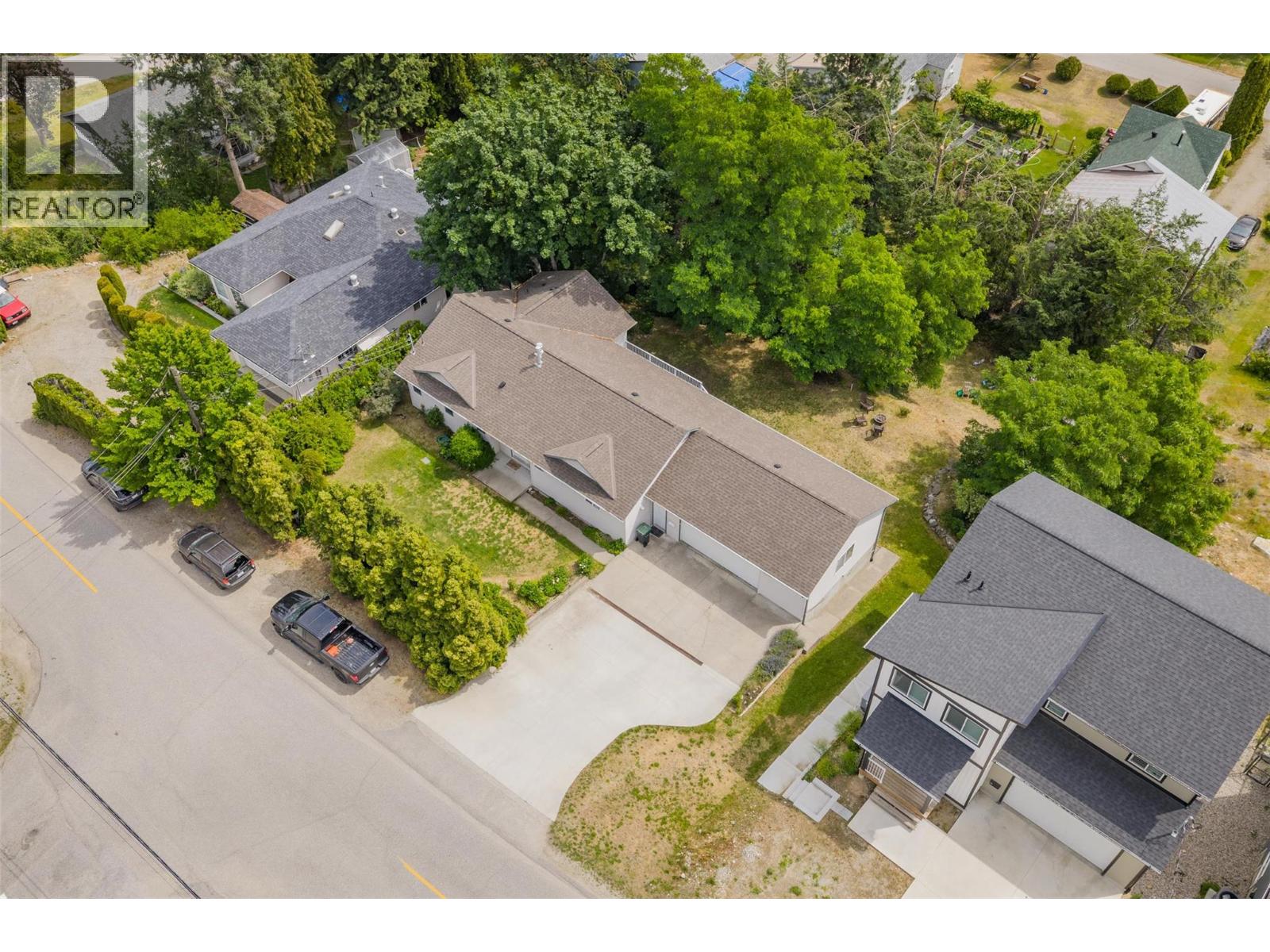 3209 5th Avenue, Castlegar, British Columbia  V1N 2V6 - Photo 2 - 10372708