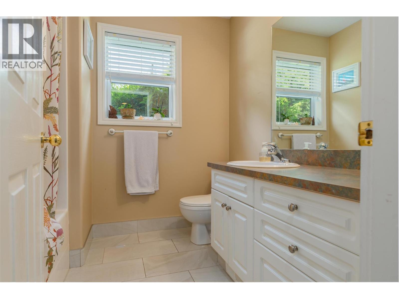 3209 5th Avenue, Castlegar, British Columbia  V1N 2V6 - Photo 39 - 10372708