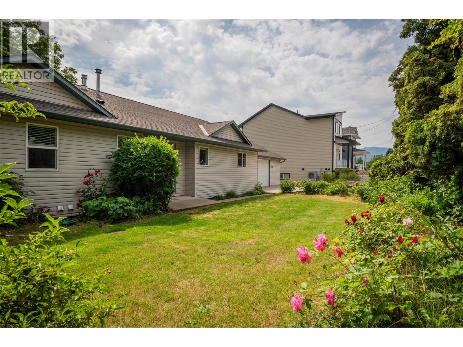 3209 5th Avenue, Castlegar, British Columbia  V1N 2V6 - Photo 58 - 10372708