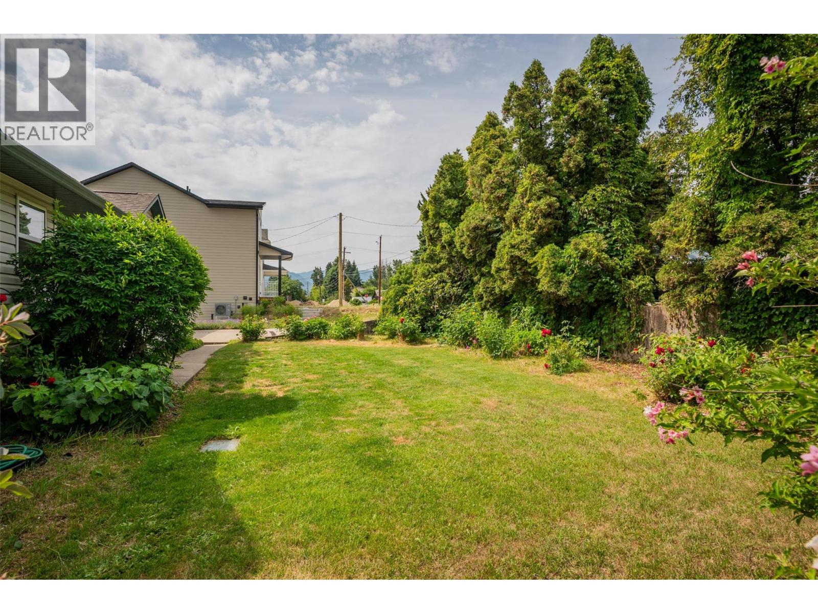 3209 5th Avenue, Castlegar, British Columbia  V1N 2V6 - Photo 59 - 10372708