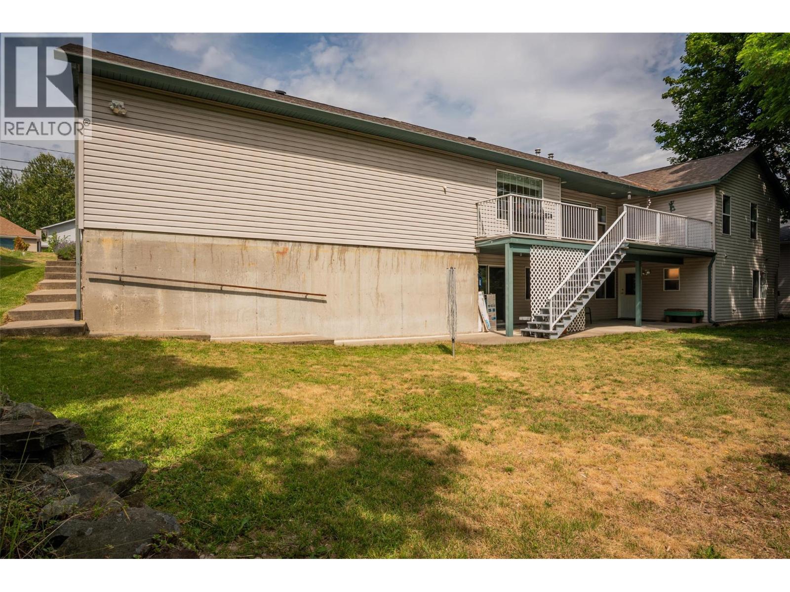 3209 5th Avenue, Castlegar, British Columbia  V1N 2V6 - Photo 64 - 10372708