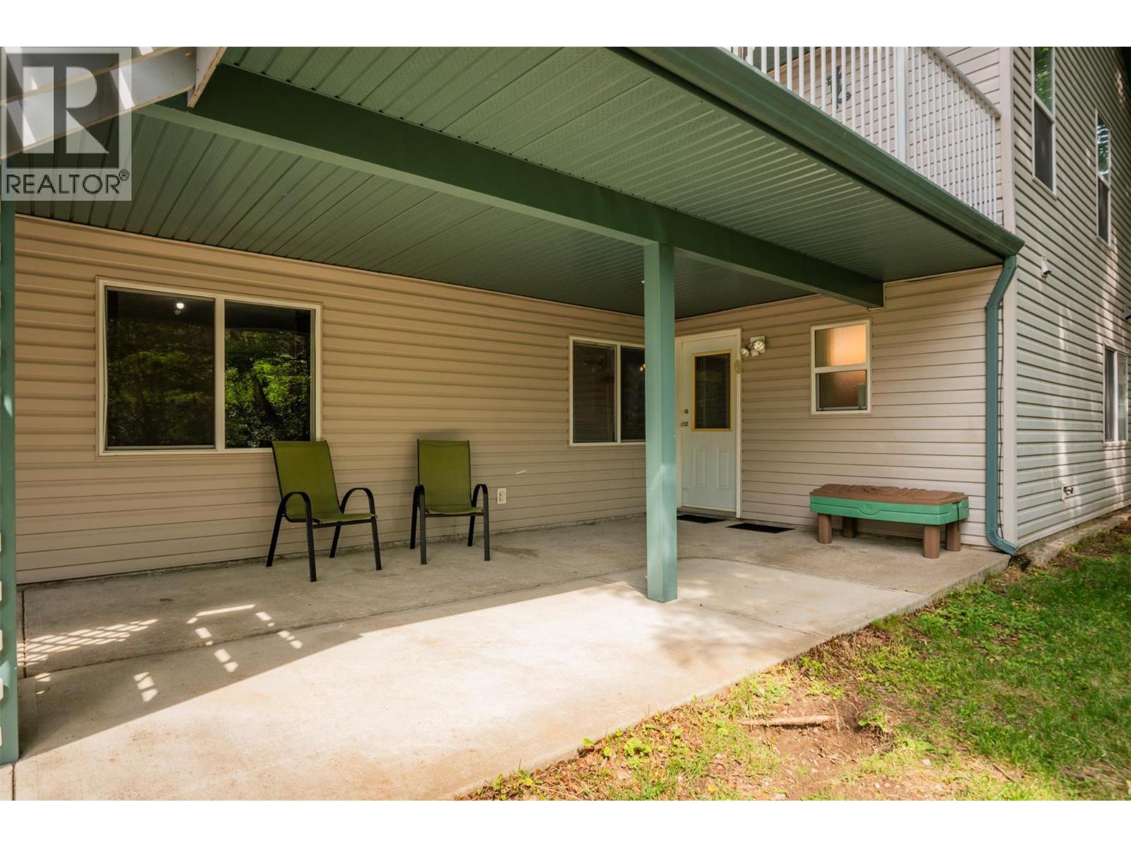 3209 5th Avenue, Castlegar, British Columbia  V1N 2V6 - Photo 65 - 10372708